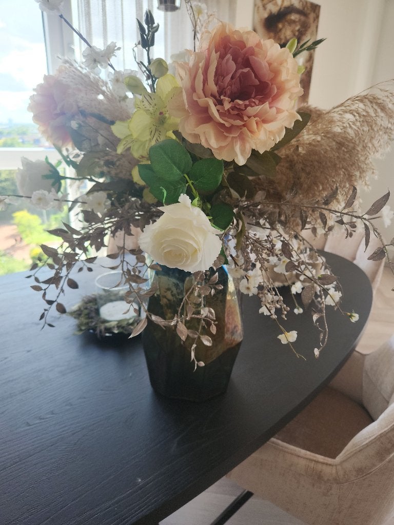 Opgemaakte vaas met kunstbloemen, Huis en Inrichting, Woonaccessoires | Kunstplanten en Kunstbloemen, Ophalen, Zo goed als nieuw