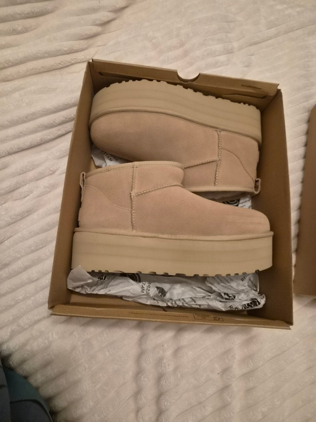 Nieuwe UGGs Classic Ultra Mini Platform Laarzen Maat 41, UGG, Beige, Lage of Enkellaarzen, Nieuw
