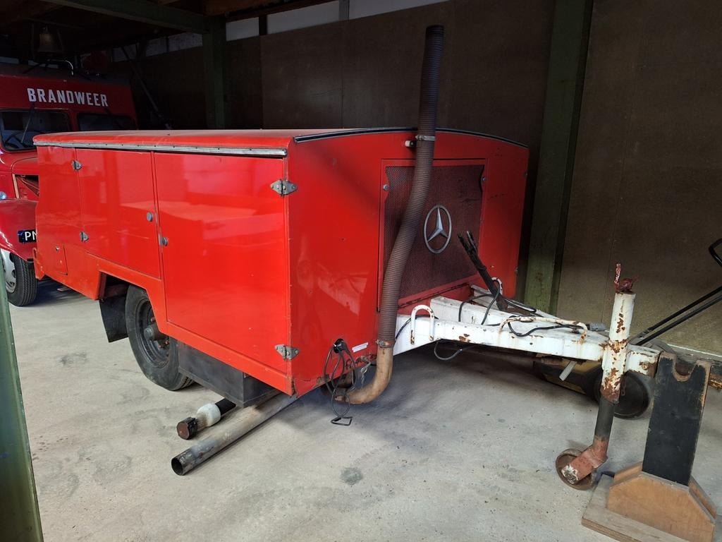 Brandweerpomp met Mercedes Unimog OM352 motor, Ophalen, Gebruikt, Beregeningspomp