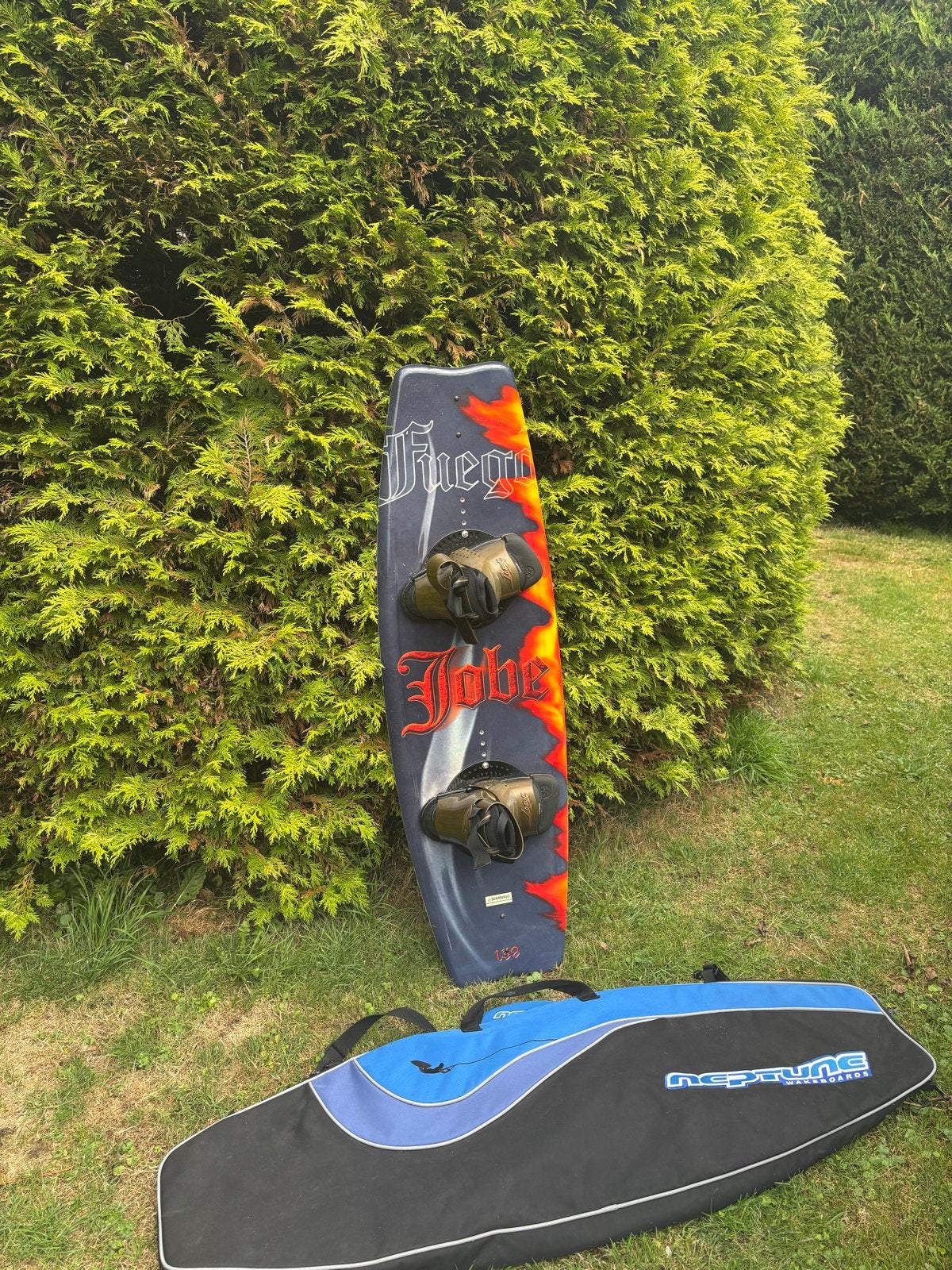 Jobe wakeboard 139 cm met bindingen en hoes, Watersport en Boten, Wakeboarden, Ophalen, Gebruikt, Board en Schoenen
