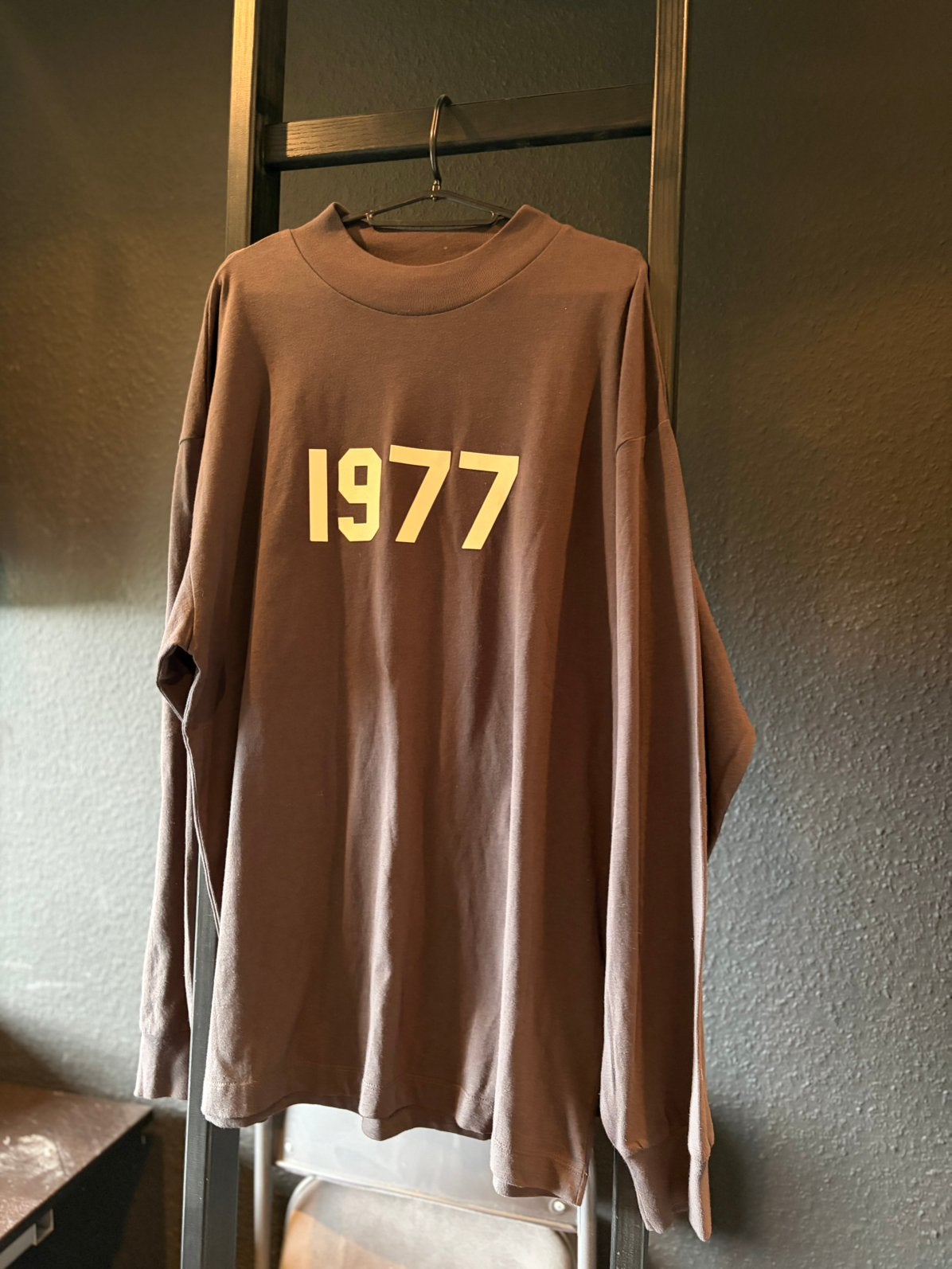 Essentials 1977 FOG longsleeve, Verzenden, Nieuw, Maat 52/54 (L), Bruin