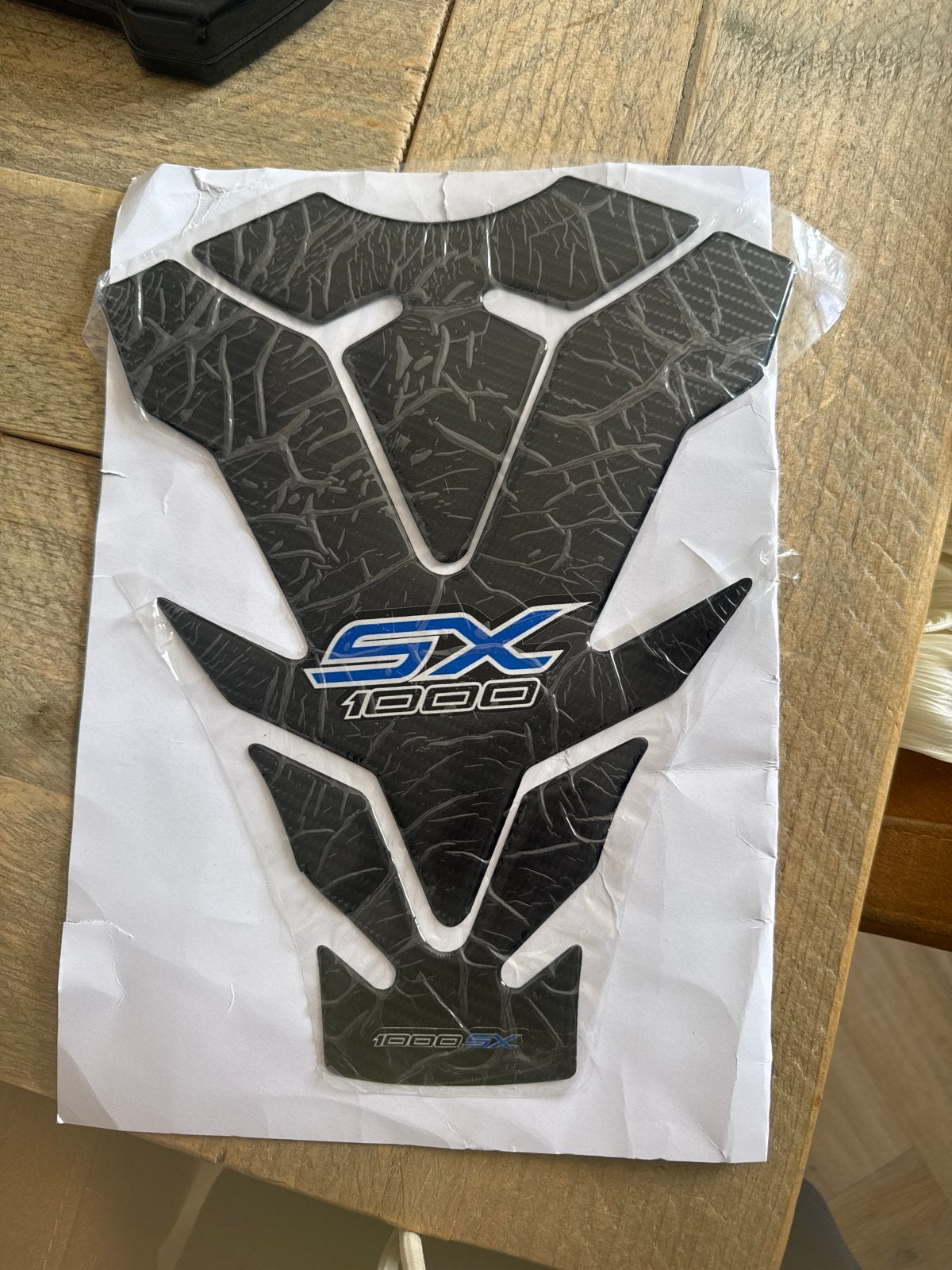 Tankpad SX 1000 - Carbon Look, Motoren, Accessoires | Stickers, Ophalen of Verzenden