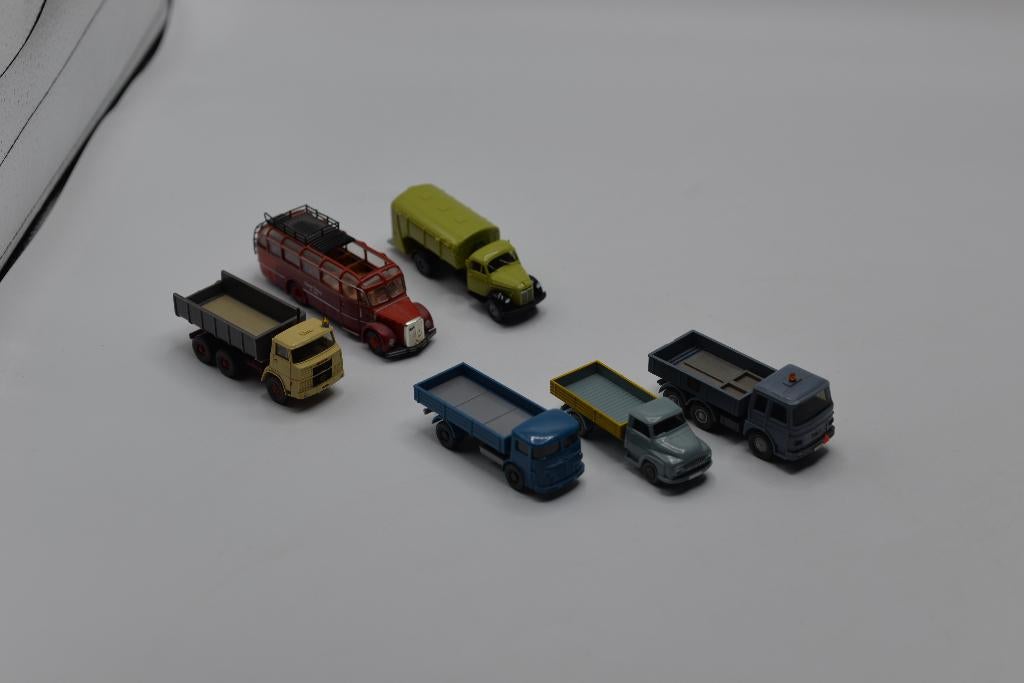 Setje diverse vrachtwagens en een bus 1:87 o.a. Wiking, Hobby en Vrije tijd, Modelauto's | 1:87, Overige merken, Gebruikt, Wiking