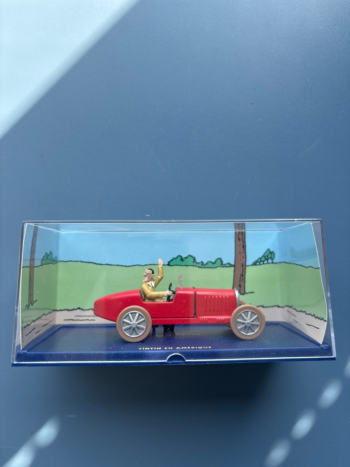 Kuifje auto 1/43 - Bobby Smiles Bugatti Type 37 Sport, Ophalen of Verzenden, Zo goed als nieuw, Auto, Overige merken