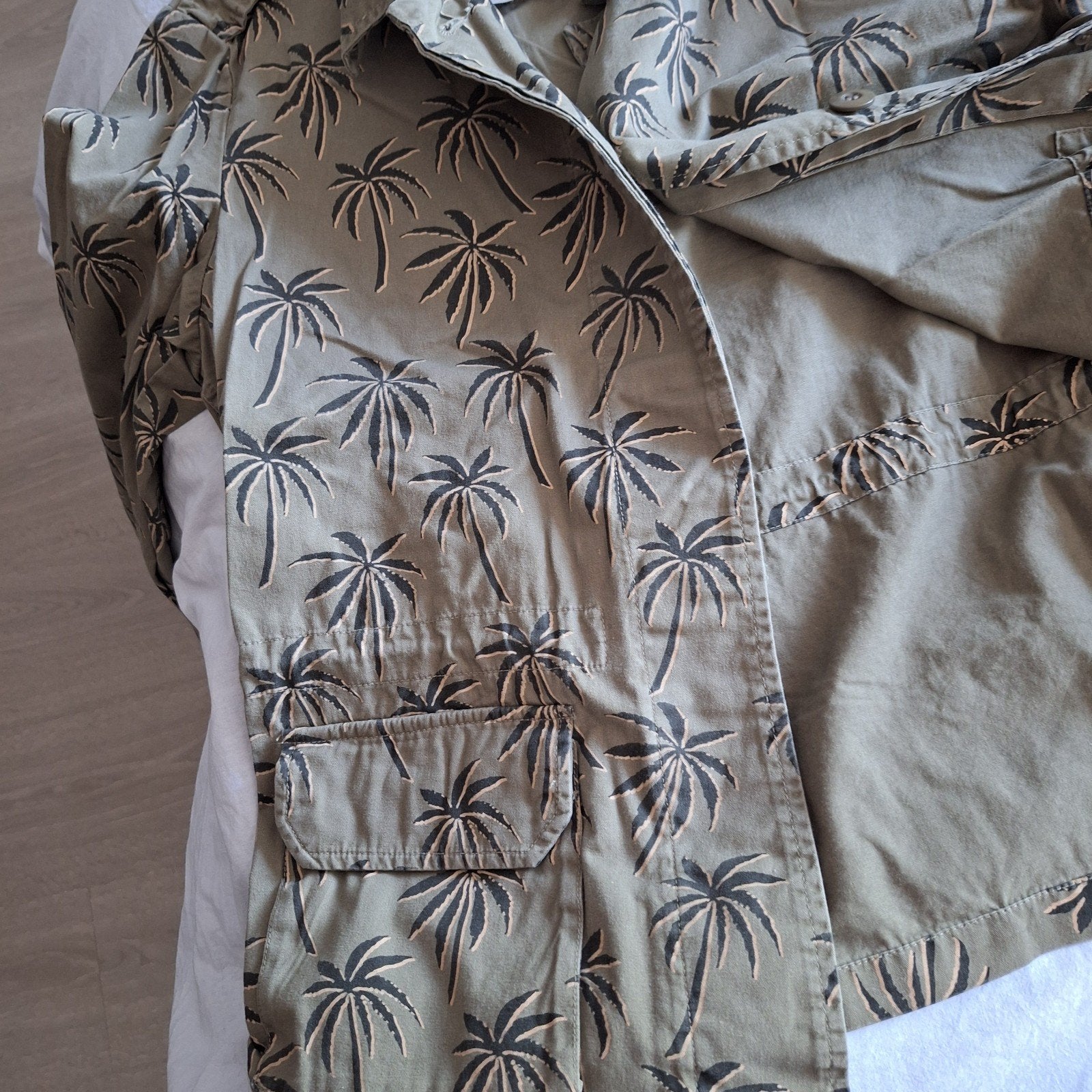 Leuk Zomerjasje maat L  kleur bruin met zwarte palmboompjes, Ophalen of Verzenden, Nieuw