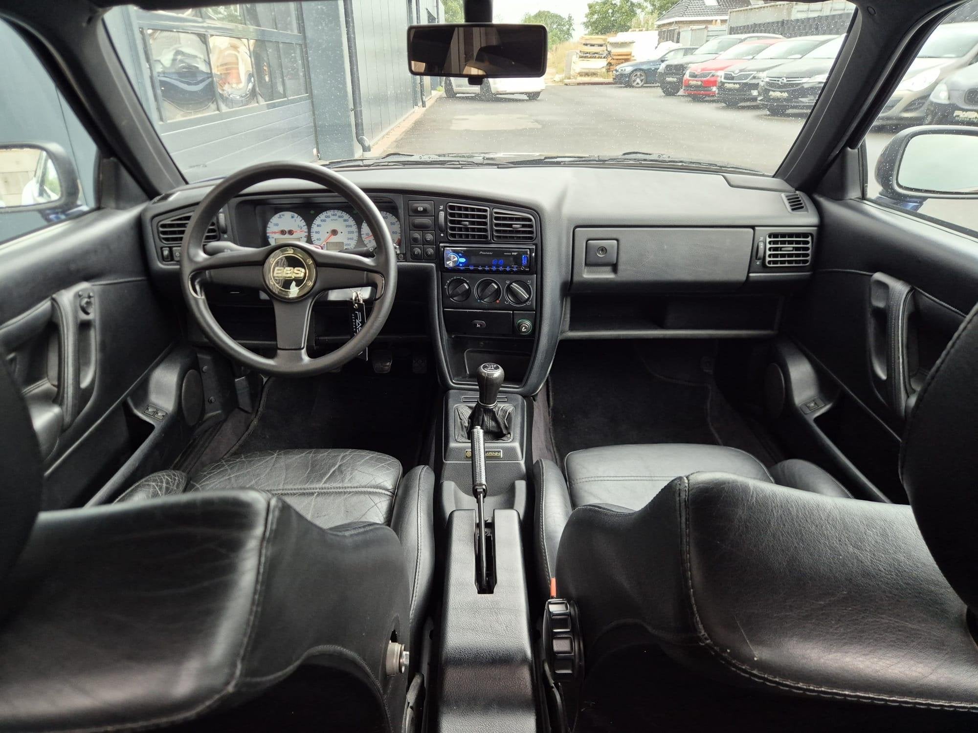 Volkswagen Corrado 3.2 V6 R32 | Gerestaureerd | Liefhebbersa, Auto's, Voorwielaandrijving, Stof, Zwart, 3189 cc