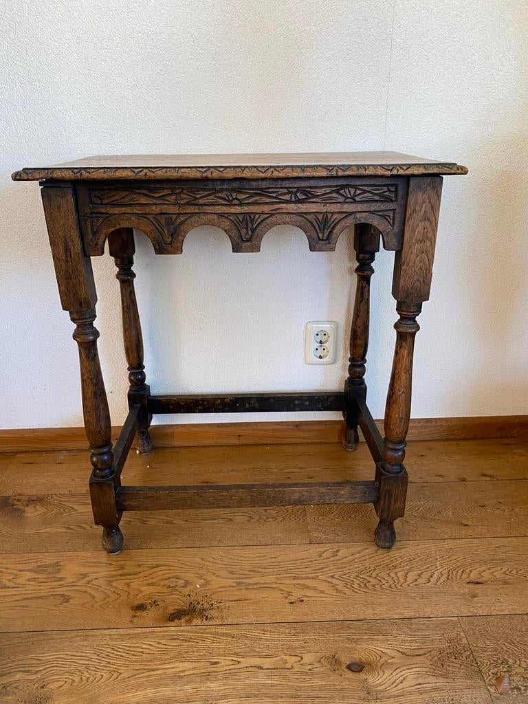 Antieke eikenhouten bijzettafel met houtsnijwerk, Ophalen
