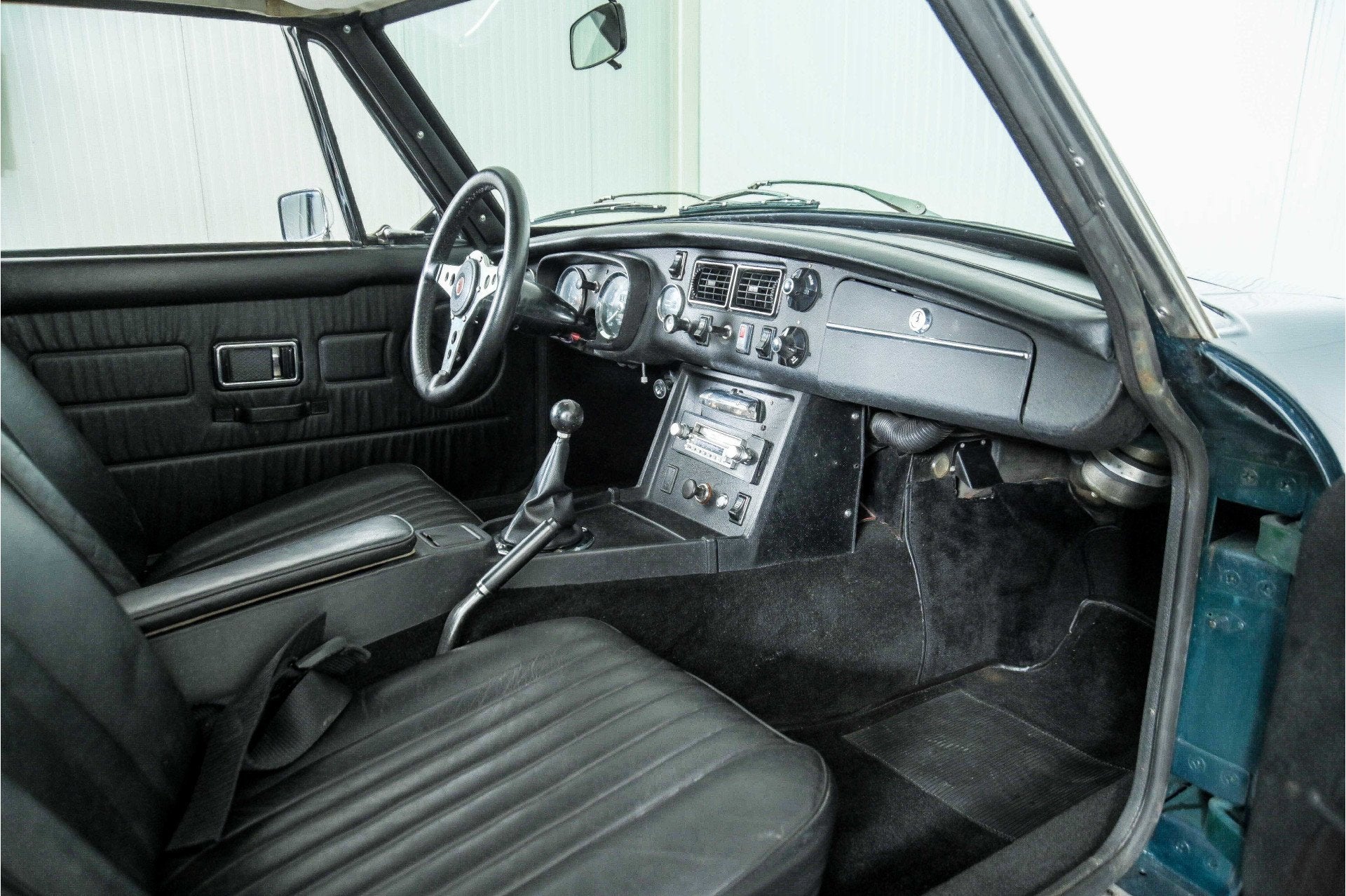 MG B GT Overdrive . (bj 1972), foto 12