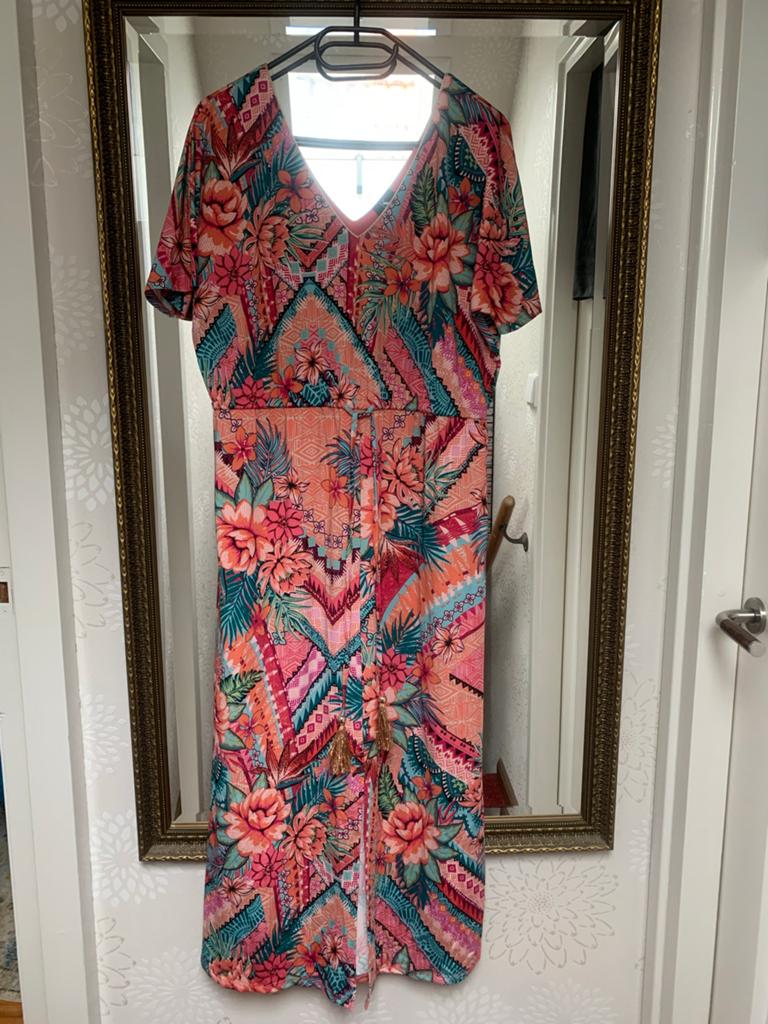 K-design Jurk Maat L 40 met Taillekoord en V-hals, Kleding | Dames, Jurken, Overige kleuren, Maat 42/44 (L), Ophalen of Verzenden
