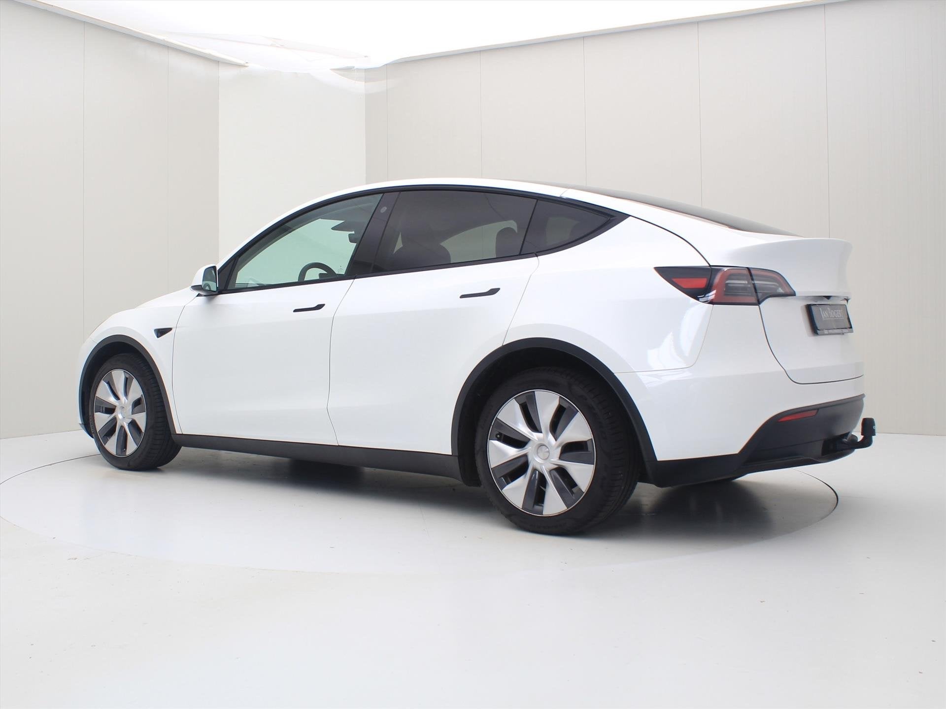 Foto 3 van Tesla Model Y Long Range AWD 75kWh 351pk [ TREKHAAK+AMD RYZE