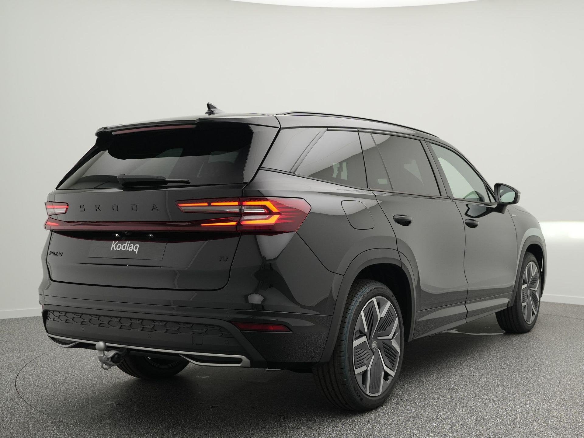 Skoda Kodiaq Sportline Business 1.5 PHEV | Trekhaak | Adapti, Auto's, Skoda, 1498 cc, 4 cilinders, Zwart, Bedrijf