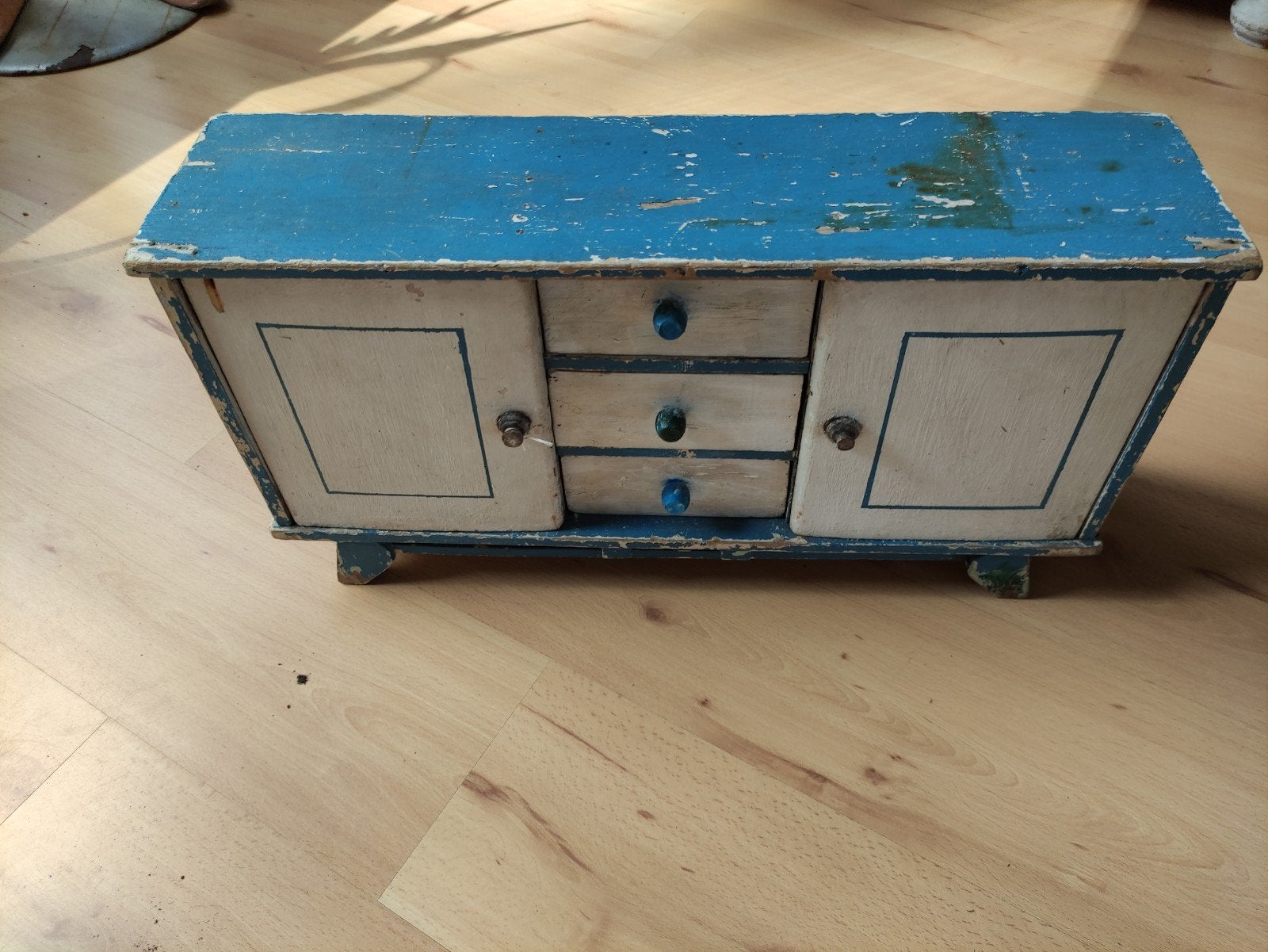 antiek kinderkastje, Ophalen