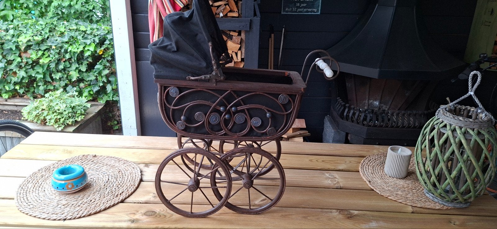Antieke kinderwagen pop, Ophalen