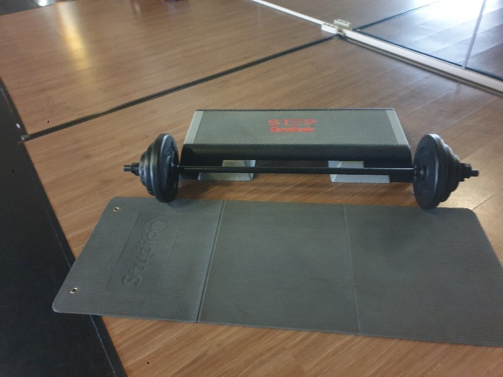 Les Mills Bodypump set + Reebok step bankje + Yoga Mat, Ophalen of Verzenden, Gebruikt, Benen, Stepbank