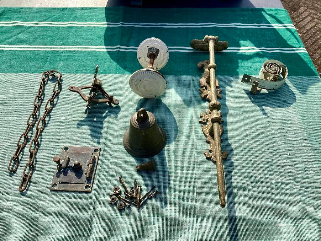 Antieke deurbel ,deurknop en slot van de brievenbus., Ophalen of Verzenden, Gebruikt, Draadloos