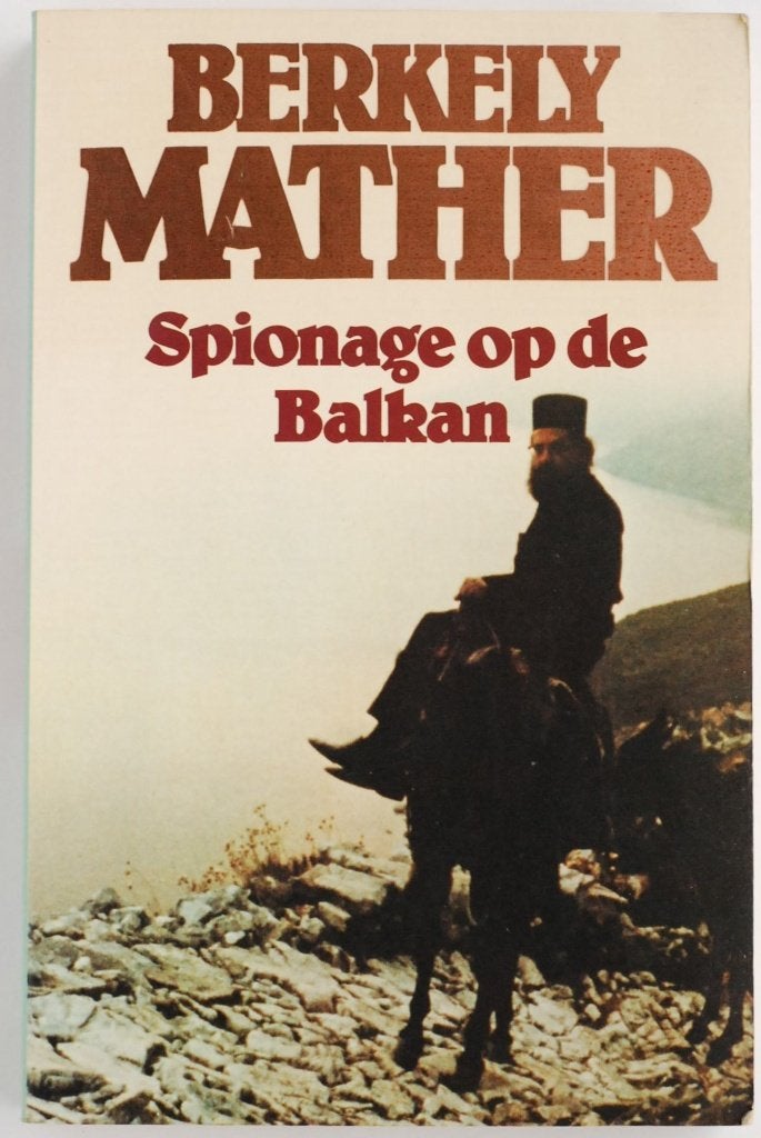 Spionage op de Balkan - Berkeley Mather - Boek Elsevier 1983, Ophalen of Verzenden, Zo goed als nieuw, Berkeley Mather