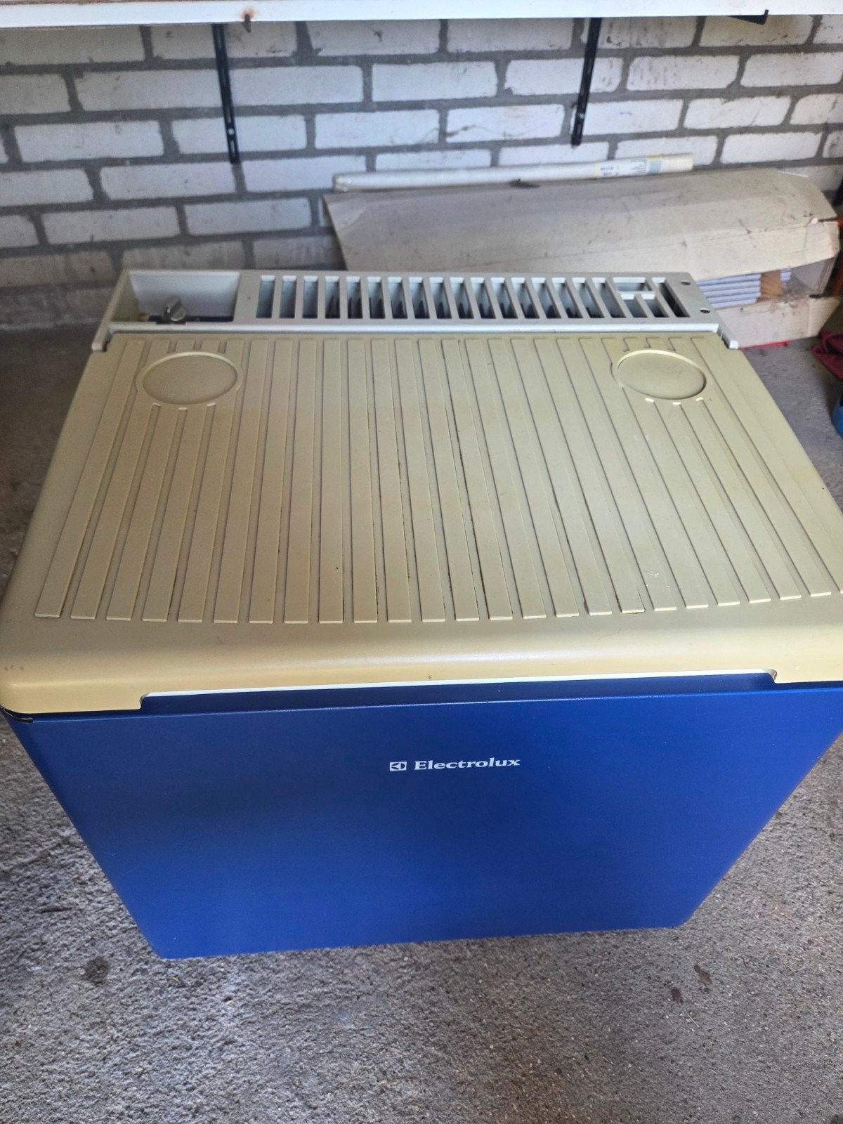 Nu 40 euro Electrolux RC1600EG Koelbox - 33L - Werkt op 12V/, Ophalen, Gebruikt, Koelbox, Elektrisch