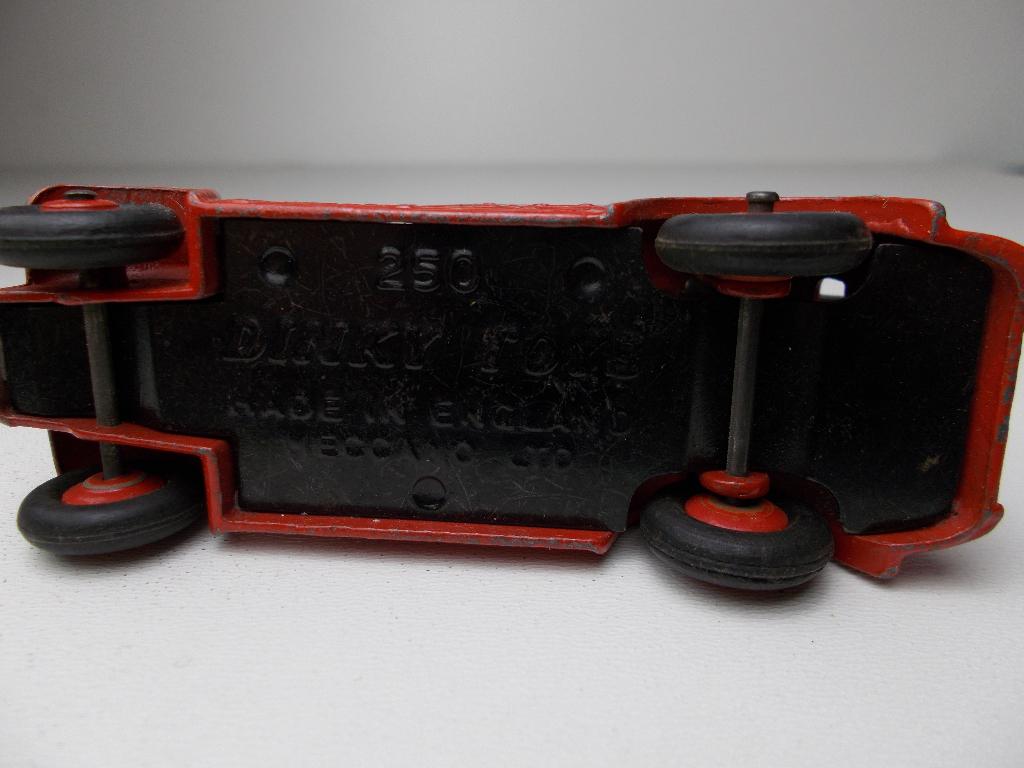 1955 Dinky Toys 250 STREAMLINED FIRE ENGINE (Origineel!), Ophalen of Verzenden, Zo goed als nieuw, Bus of Vrachtwagen, Dinky Toys