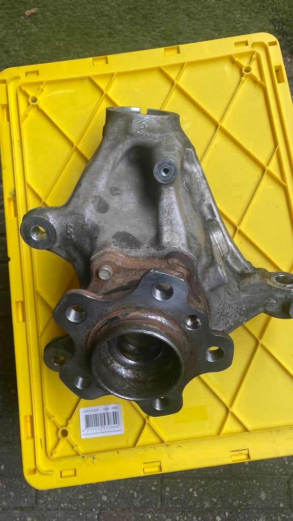 Fusee links.BMW X1 U11 art.3121 689179. Inclusief Wiellager, Auto-onderdelen, Ophalen of Verzenden, BMW
