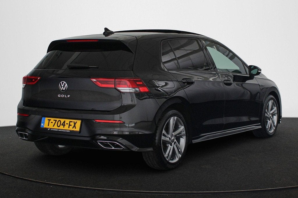 Volkswagen Golf 1.5 eTSI R-Line Panoramadak Stoel-Stuurverwa, Stof, Euro 6, 4 cilinders, Zwart