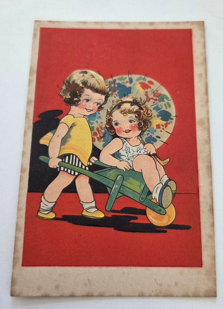 Jongen duwt groene kruiwagen waarin meisje zit met parasol, Verzenden, 1940 tot 1960, Kinderen