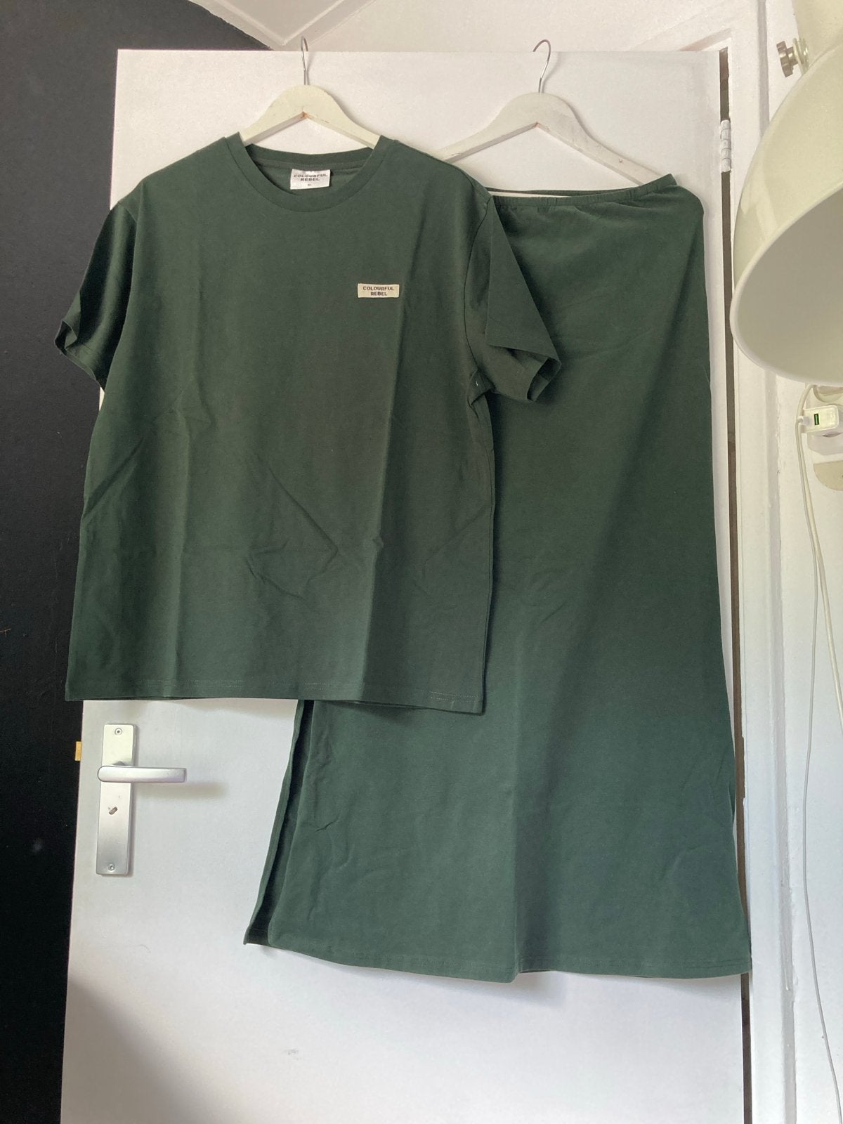 Donkergroene tweedelige set: T-shirt en lange rok, Maat 46/48 (XL) of groter, Nieuw, Ophalen of Verzenden, Onder de knie