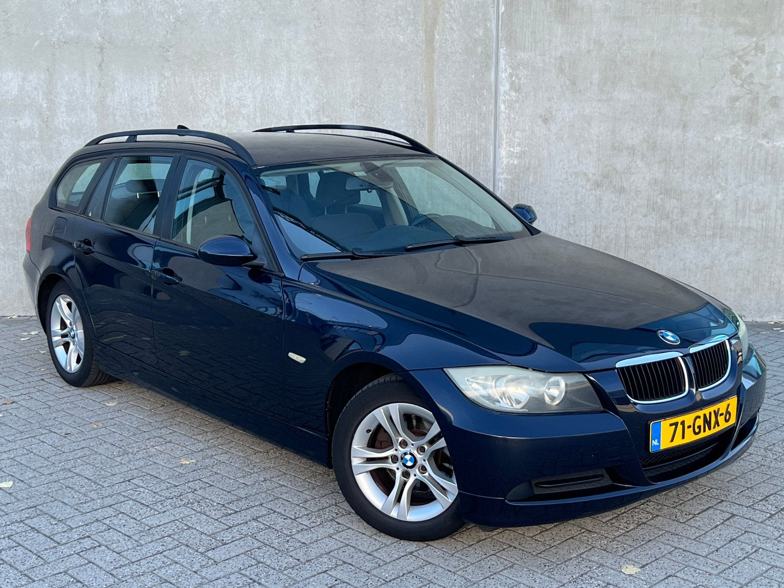 Mooie BMW 3-Serie 318i E91 Touring 143PK Benzine/NieuweAPK!, Blauw, Origineel Nederlands, Handgeschakeld, Grijs