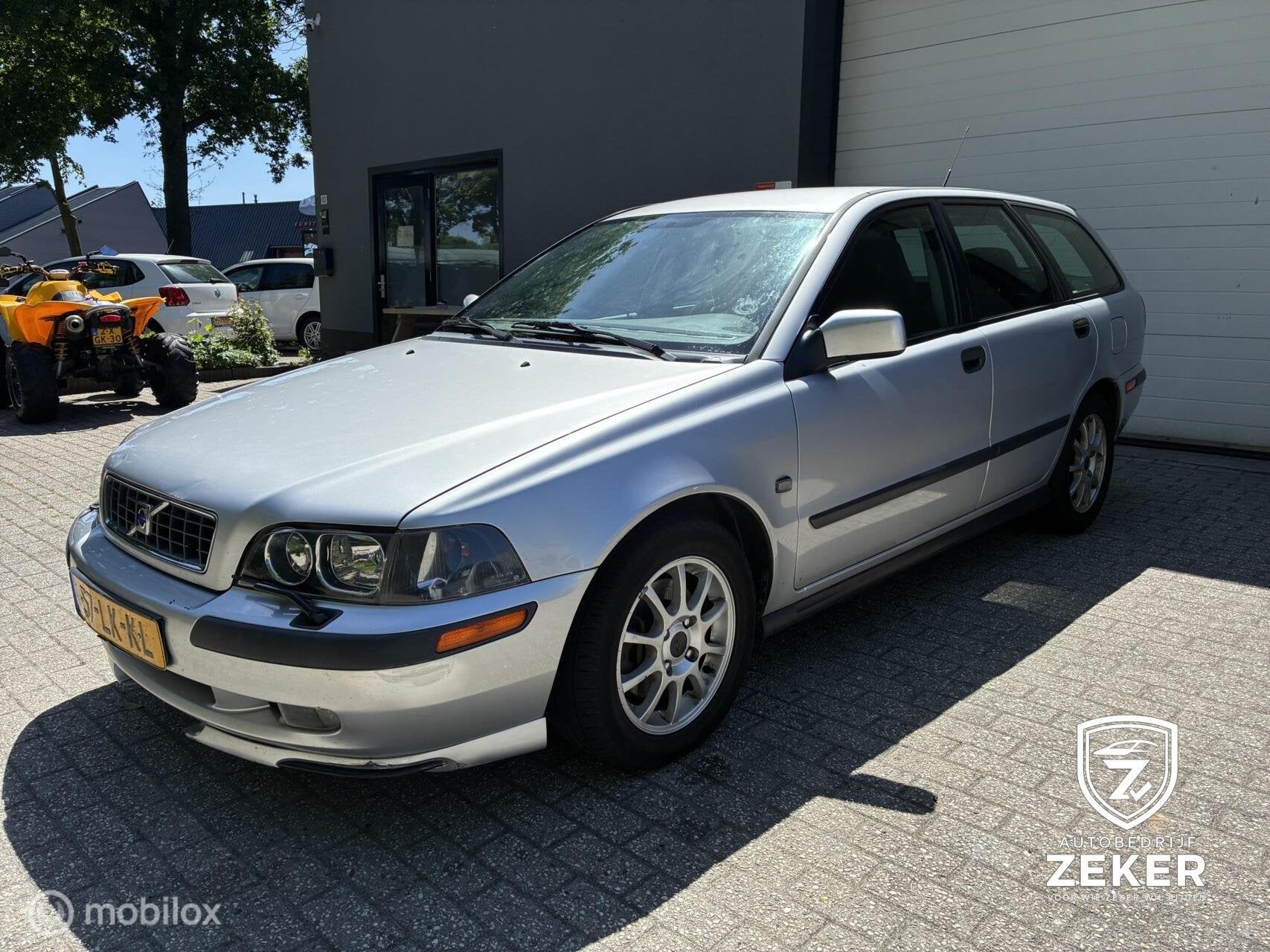 Volvo V40 2.0 Europa / LANGE APK / STOELVERWARMING / AIRCO, Voorwielaandrijving, 136 pk, Gebruikt, 1948 cc