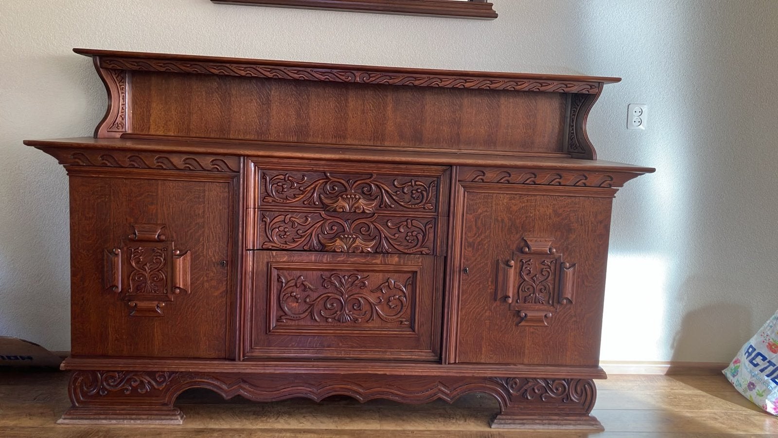 Antiek eiken dressoir met houtsnijwerk - Gratis af te halen, Ophalen of Verzenden