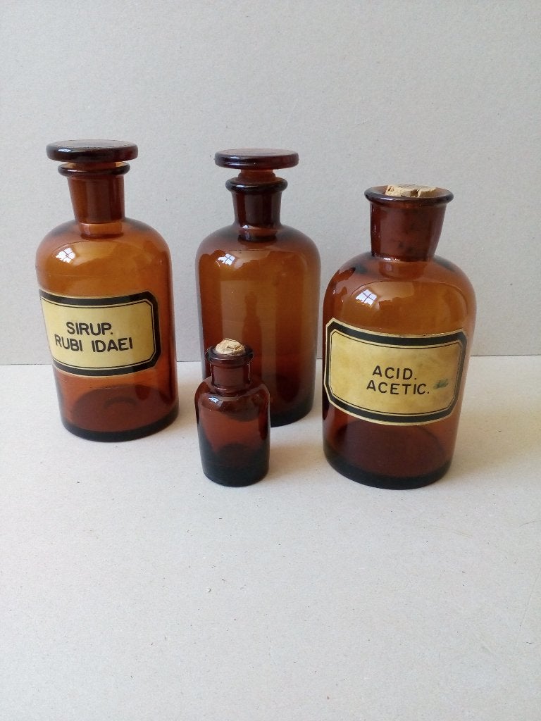 Oude Apothekersflesjes/medicijnschaaltje.Pr.p/st.vanaf, Ophalen of Verzenden