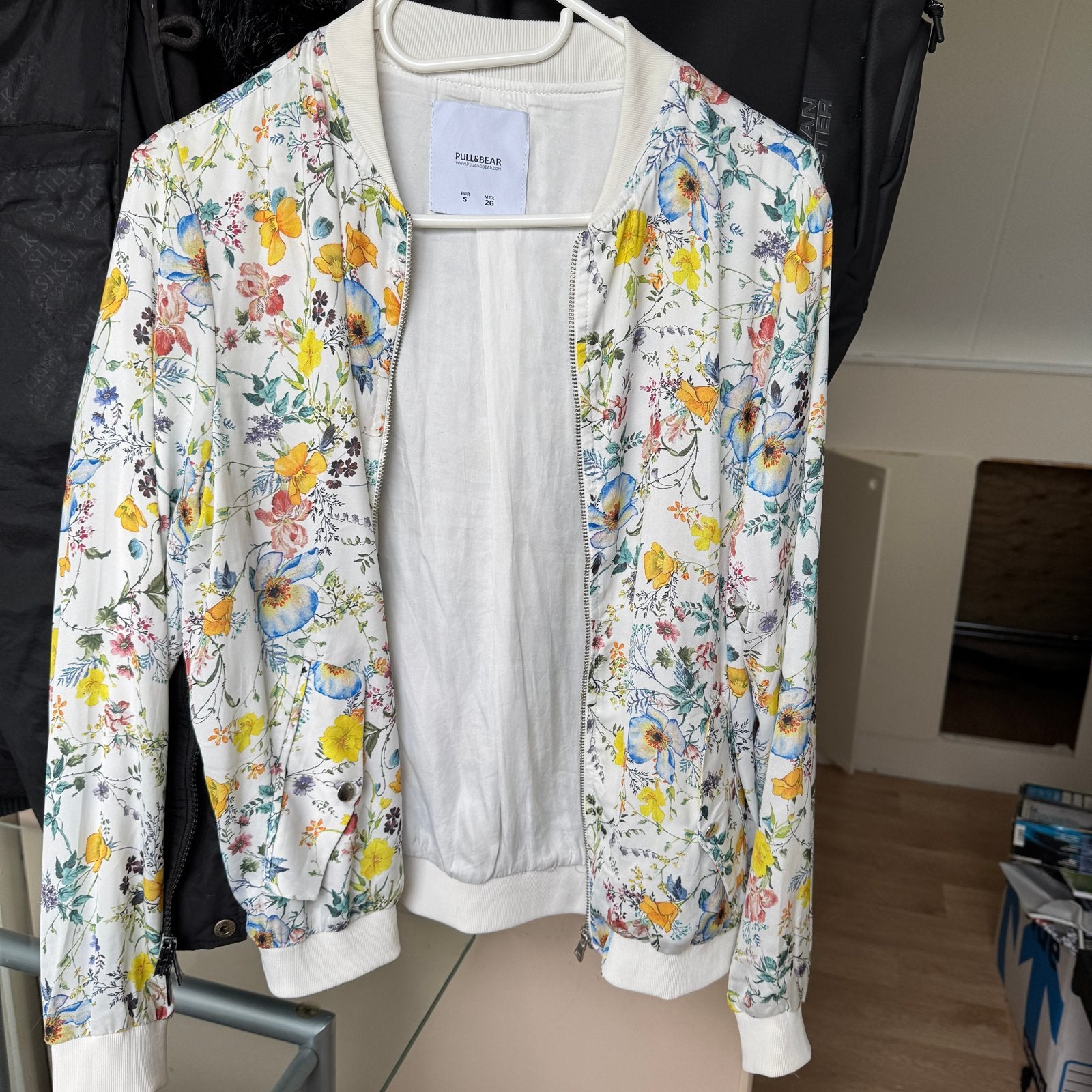 Pull&Bear bloemen bomberjack maat S, Ophalen, Gedragen, Maat 36 (S), Meerkleurig