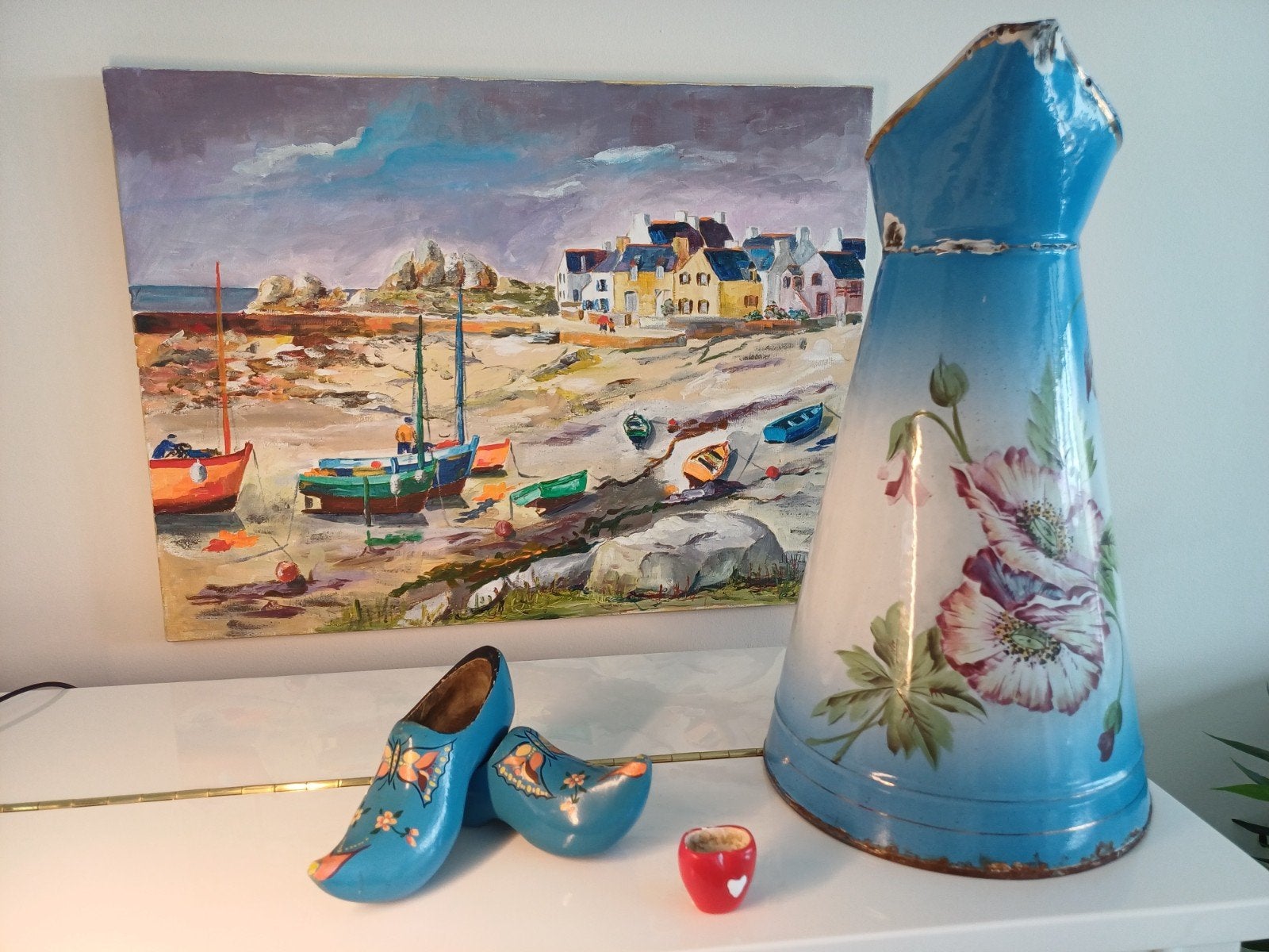 Blauwkleurige lampetkan met fraai bloemmotief, Antiek en Kunst, Antiek | Emaille, Ophalen of Verzenden