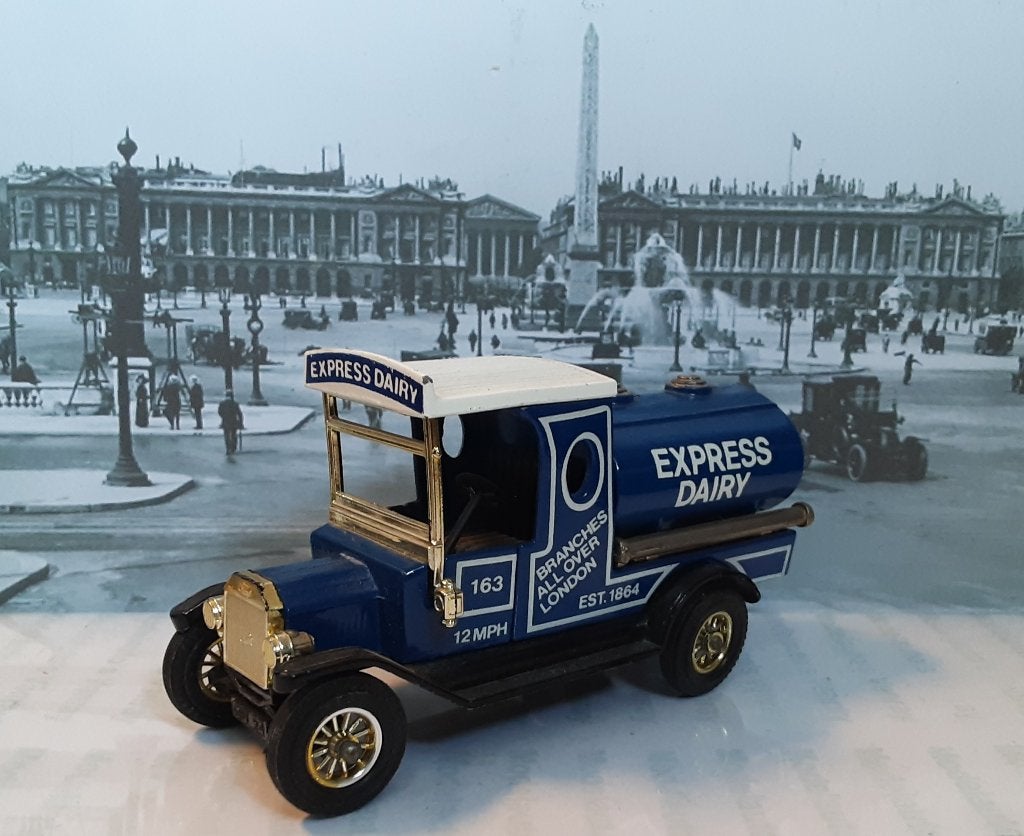 1:35 Ford Model T "Express Dairy" Milk Transporter; Matchbox, Ophalen of Verzenden, Gebruikt, Bus of Vrachtwagen