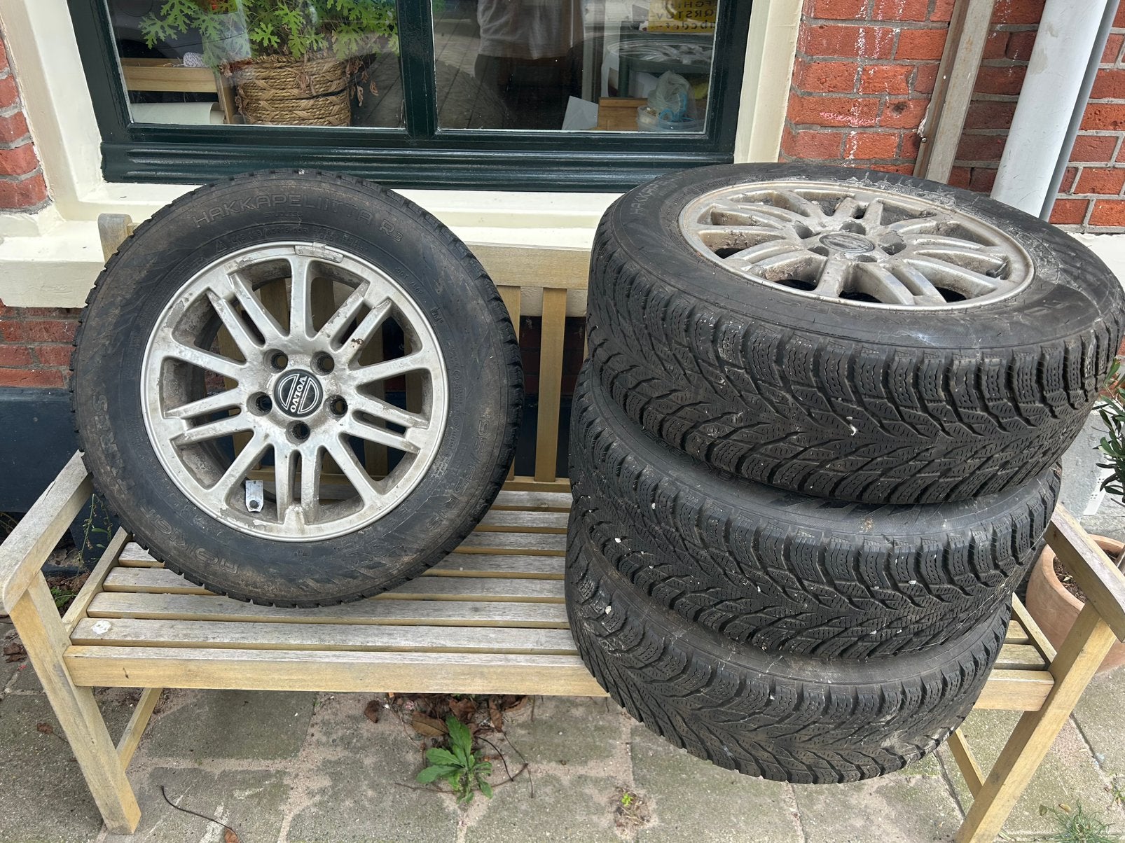 Originele volvo velgen met winterbanden, Ophalen, Gebruikt, 15 inch, Banden en Velgen