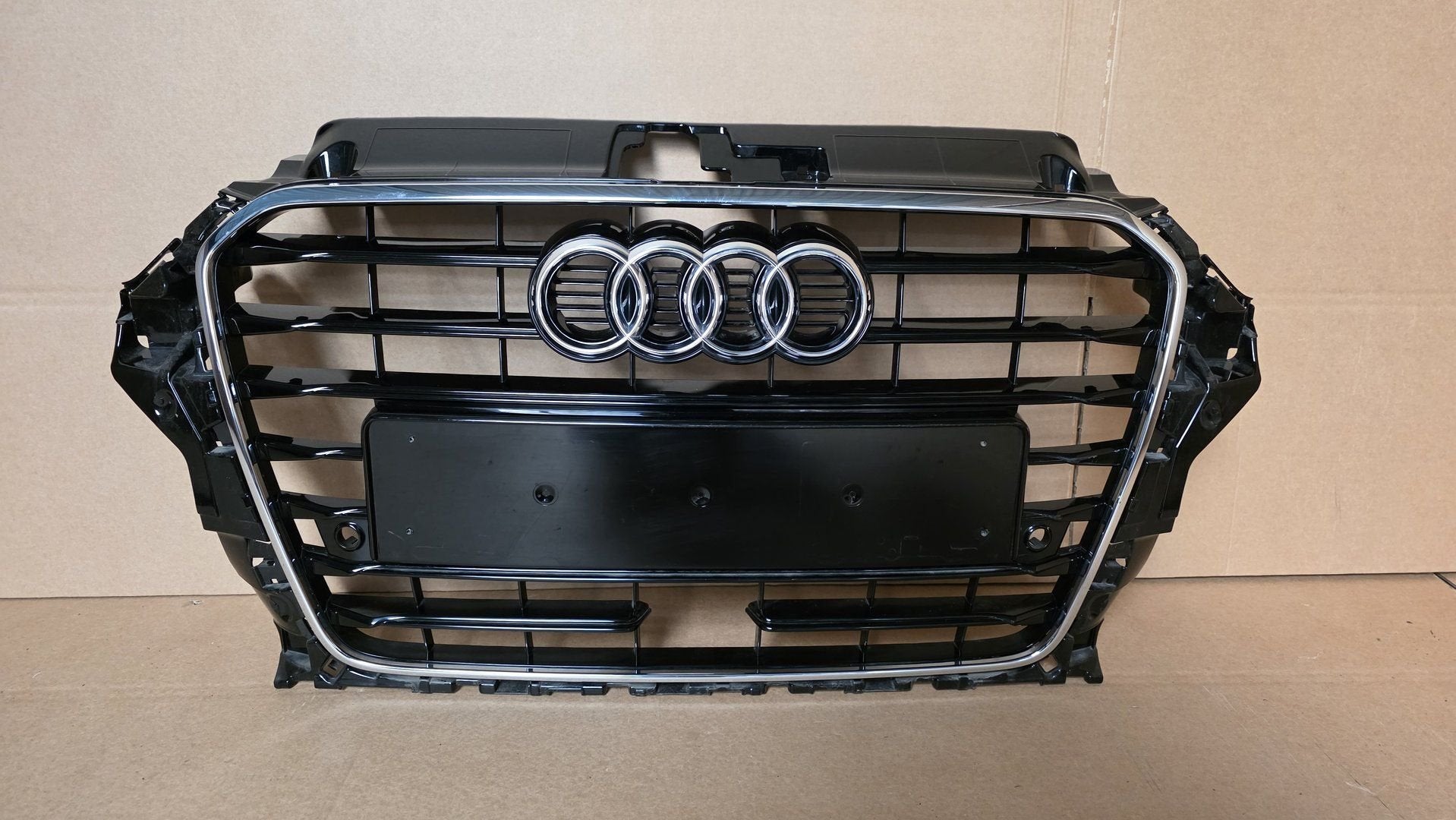 Grill Audi A3 8V S-line Origineel Grille ACC 8V3853651A, Gebruikt, -, Voor, Ophalen of Verzenden