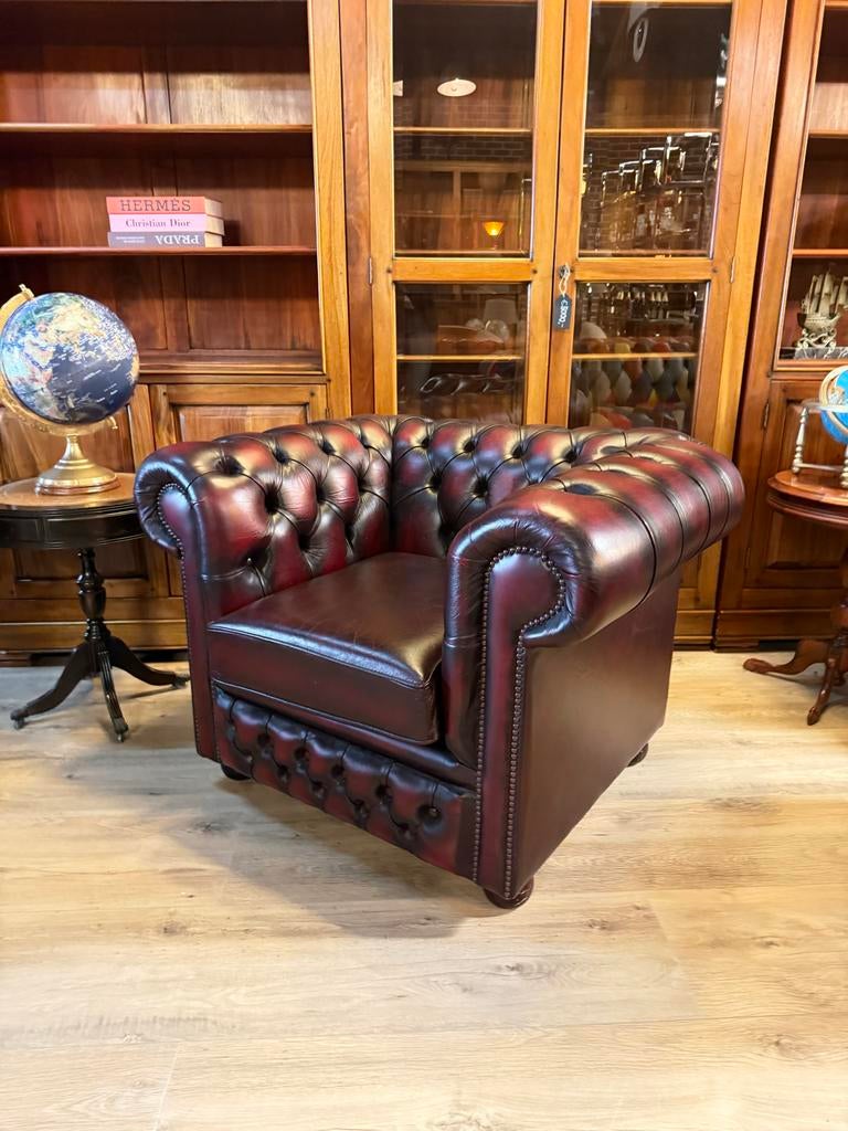 2x Chesterfield fauteuil oxblood antiek dieprood leer, Ophalen, Zo goed als nieuw, Engels interieur, 50 tot 75 cm