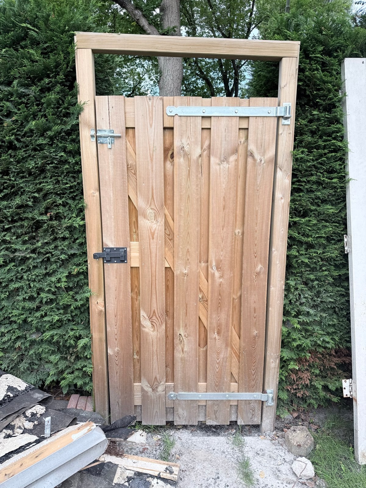 Houten poort met Schuifslot en Schutting, Tuin en Terras, Ophalen, Met poort, Zo goed als nieuw, Tuinhek