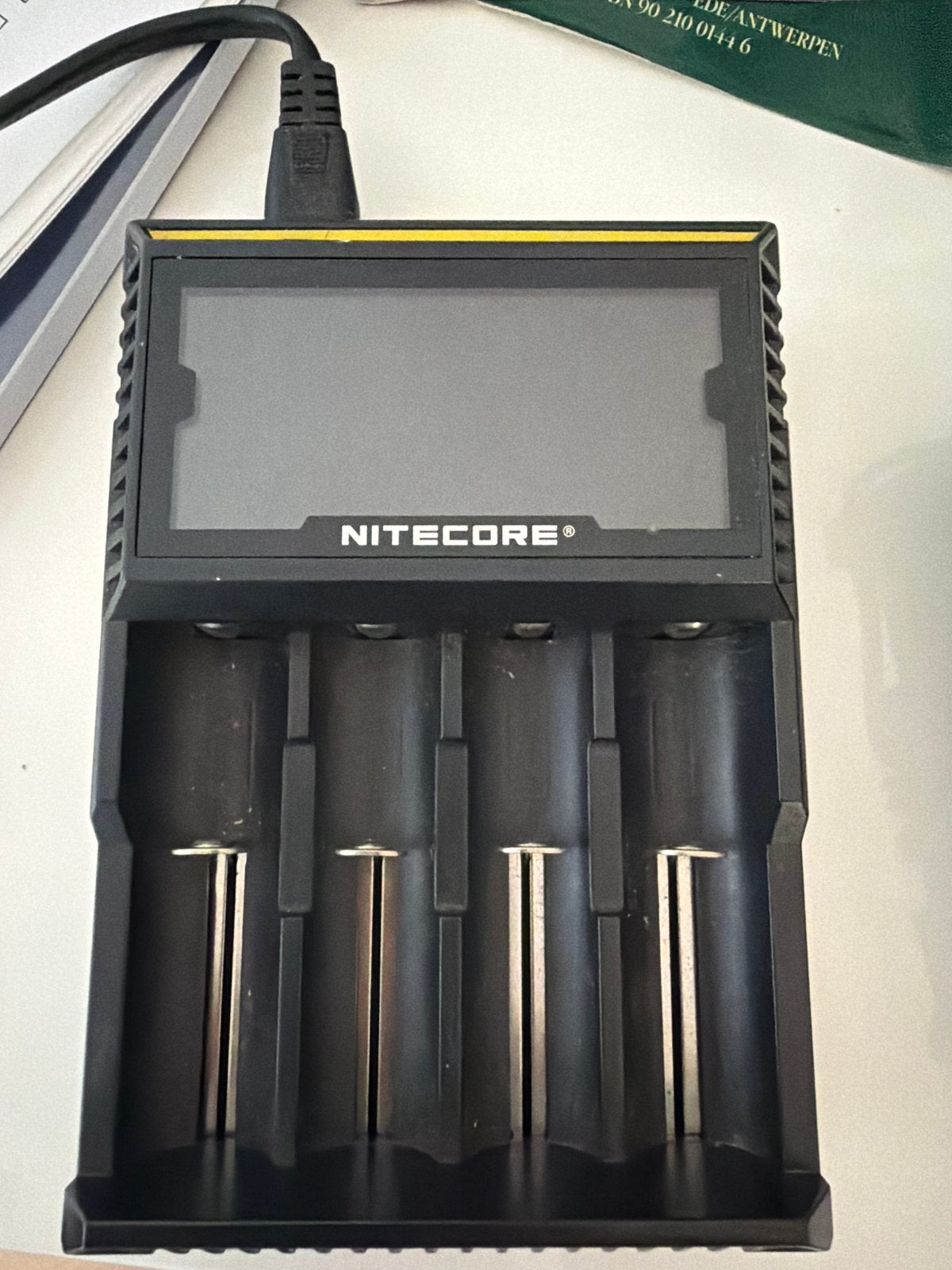Nitecore universele batterijlader met 4 sleuven, Ophalen of Verzenden, Gebruikt