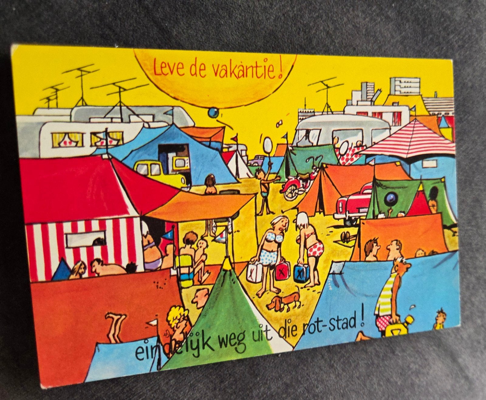 Leve de vakantie! Eindelijk weg uit die rot stad!, Verzamelen, Ansichtkaarten | Themakaarten, Verzenden, 1960 tot 1980, Ongelopen