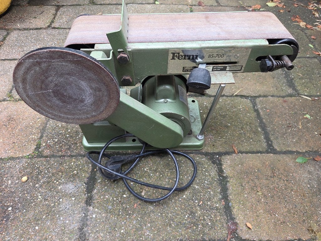 FERM Bandschuurmachine met schijfschuurfunctie, Doe-het-zelf en Verbouw, Gereedschap | Schuurmachines, Ophalen, Gebruikt, 600 tot 1200 watt