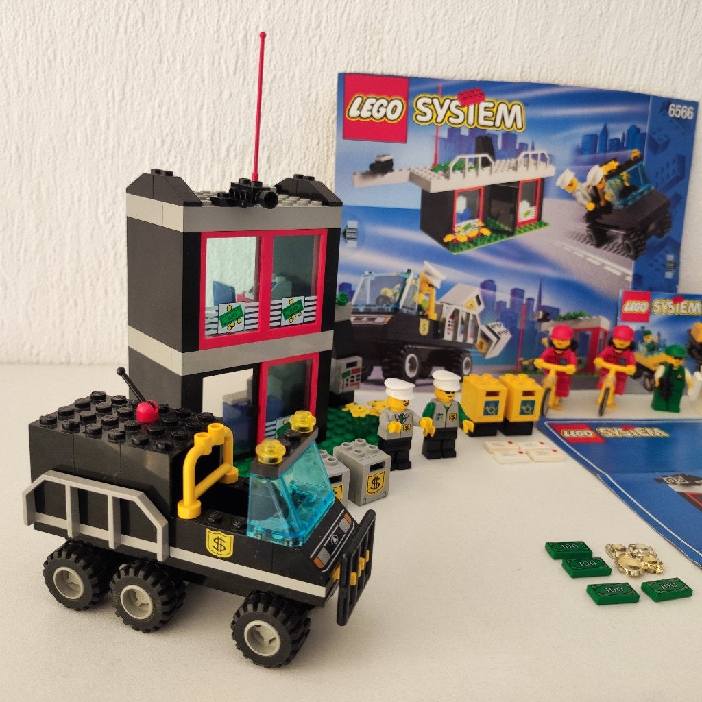 Foto 3 van Lego Bank & Mail Bundle: 6566, 6325 & 6420 x2