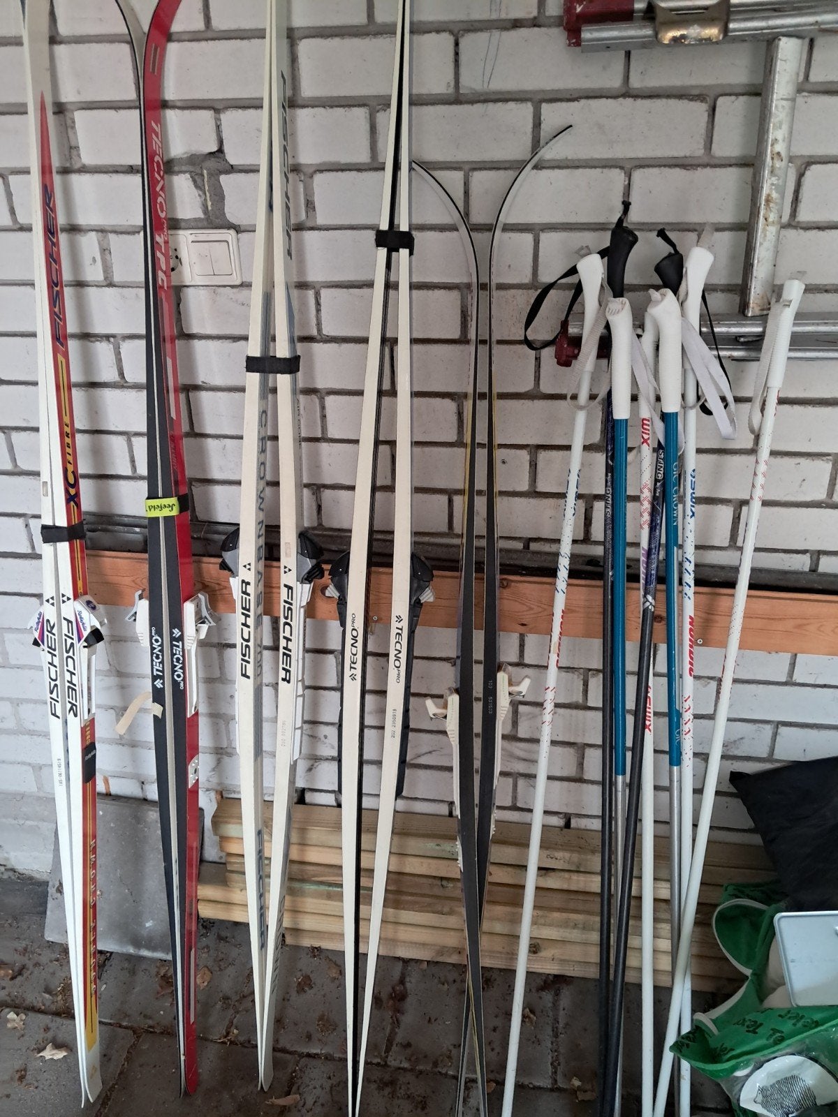 Diverse ski-uitrusting: ski's, stokken en schoenen, Sport en Fitness, Ophalen, 140 tot 160 cm, Gebruikt, Salomon