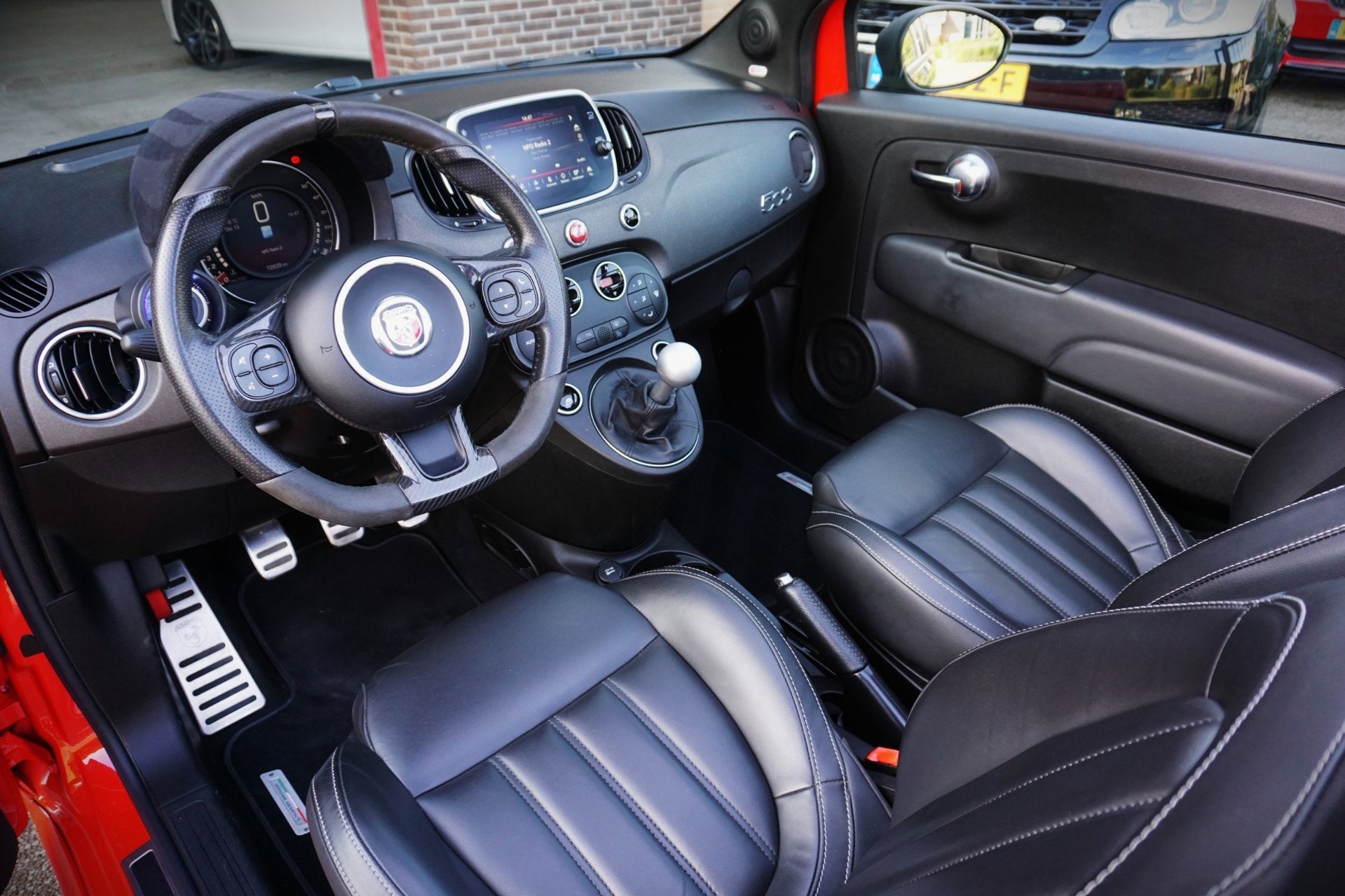 Abarth 595C 1.4 180pk Competizione|Bi-Colore|Beats|Brembo|Xe, Voorwielaandrijving, Gebruikt, Zwart, 4 cilinders