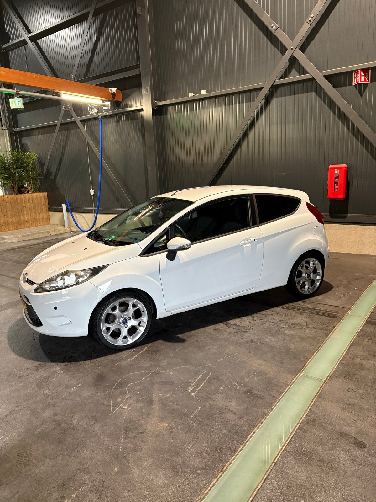 Ford Fiësta 1.25 44KW 3DR 2009 Wit, Auto's, Voorwielaandrijving, 4 cilinders, 60 pk, Wit