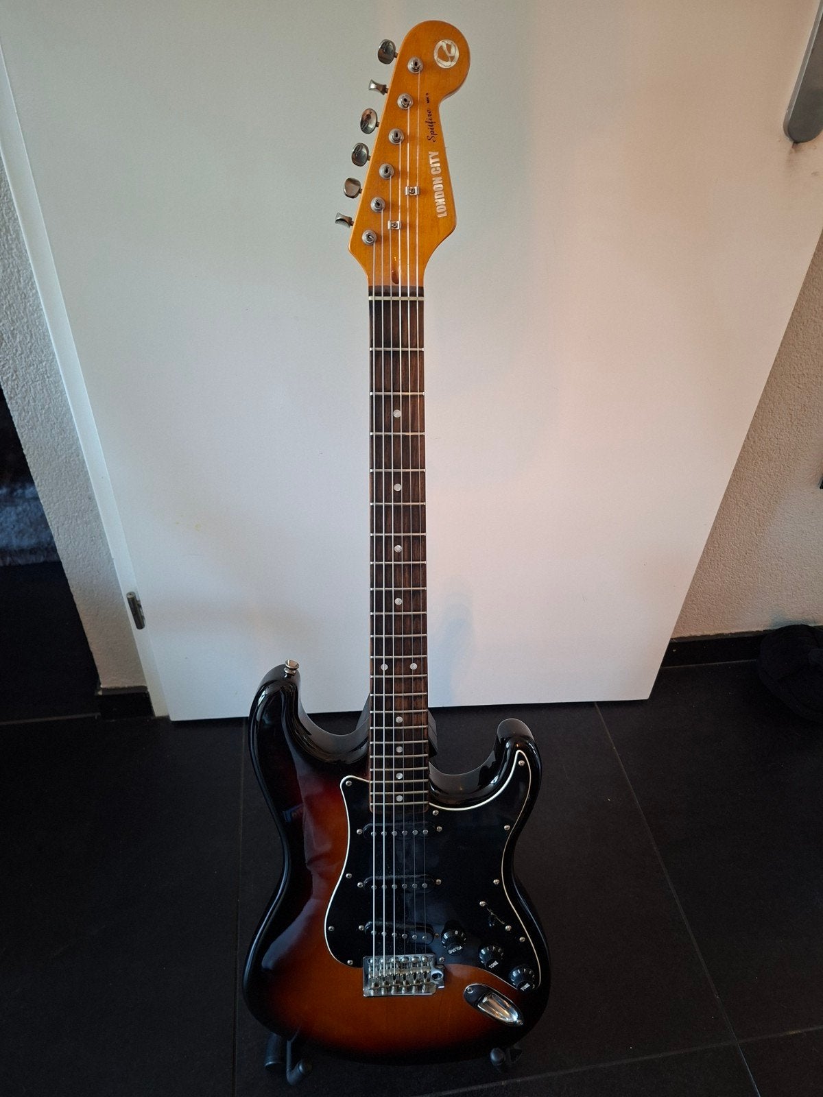 London City Spitfire Mark ii Stratocaster (sunburst), Muziek en Instrumenten, Ophalen, Gebruikt, Solid body, Overige merken