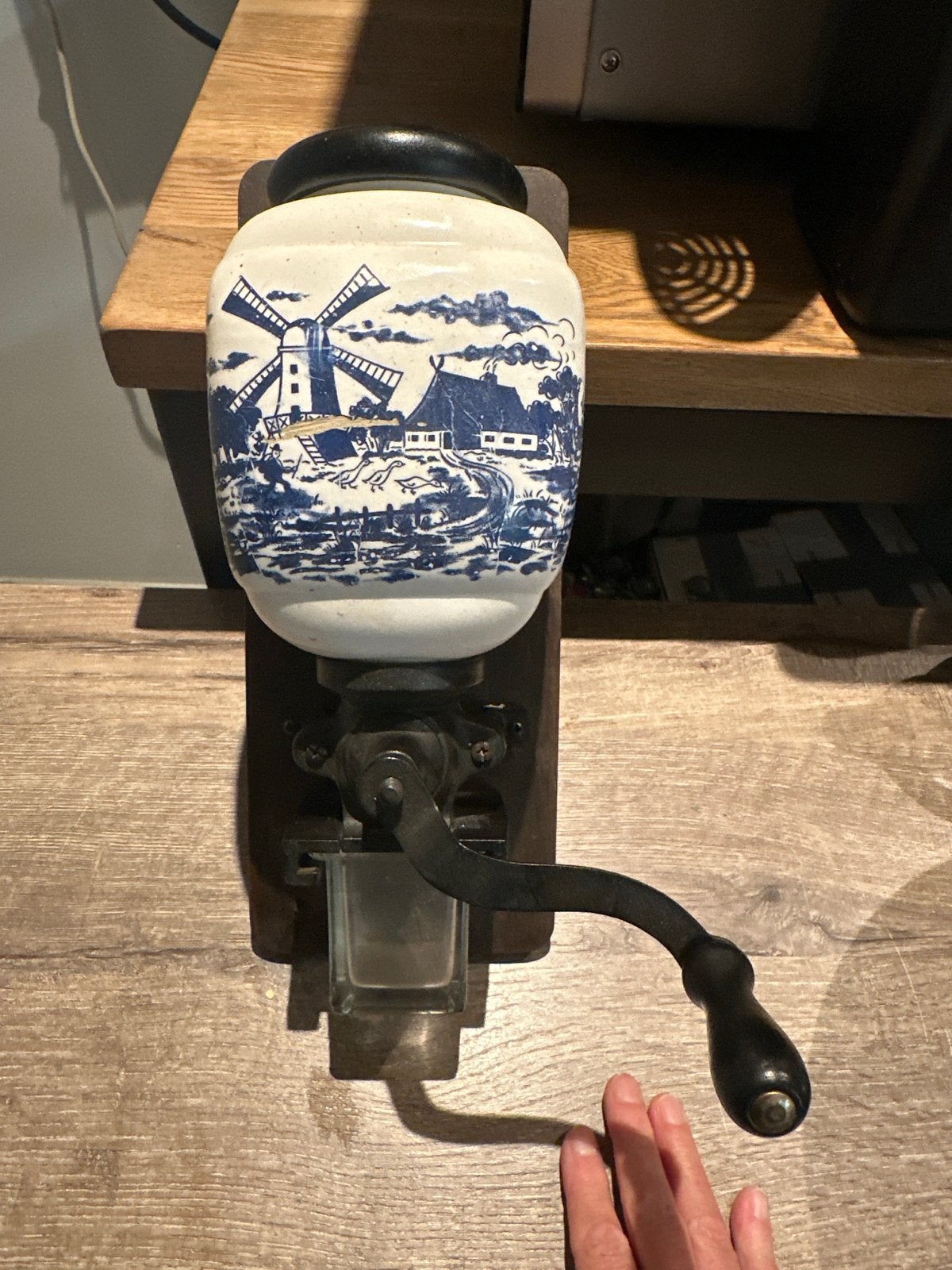 Antieke Koffiemolen met Delfts Blauw Decor, Ophalen of Verzenden