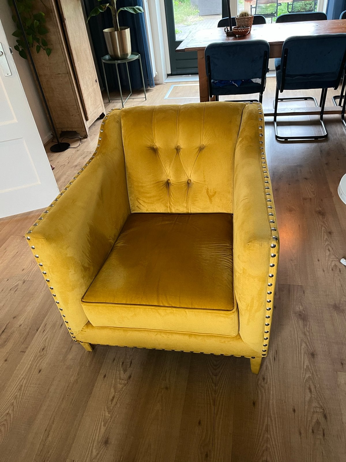 Stijlvolle okergele fauteuil - Zeer goede staat, Huis en Inrichting, Ophalen, Zo goed als nieuw, Stof, 75 tot 100 cm