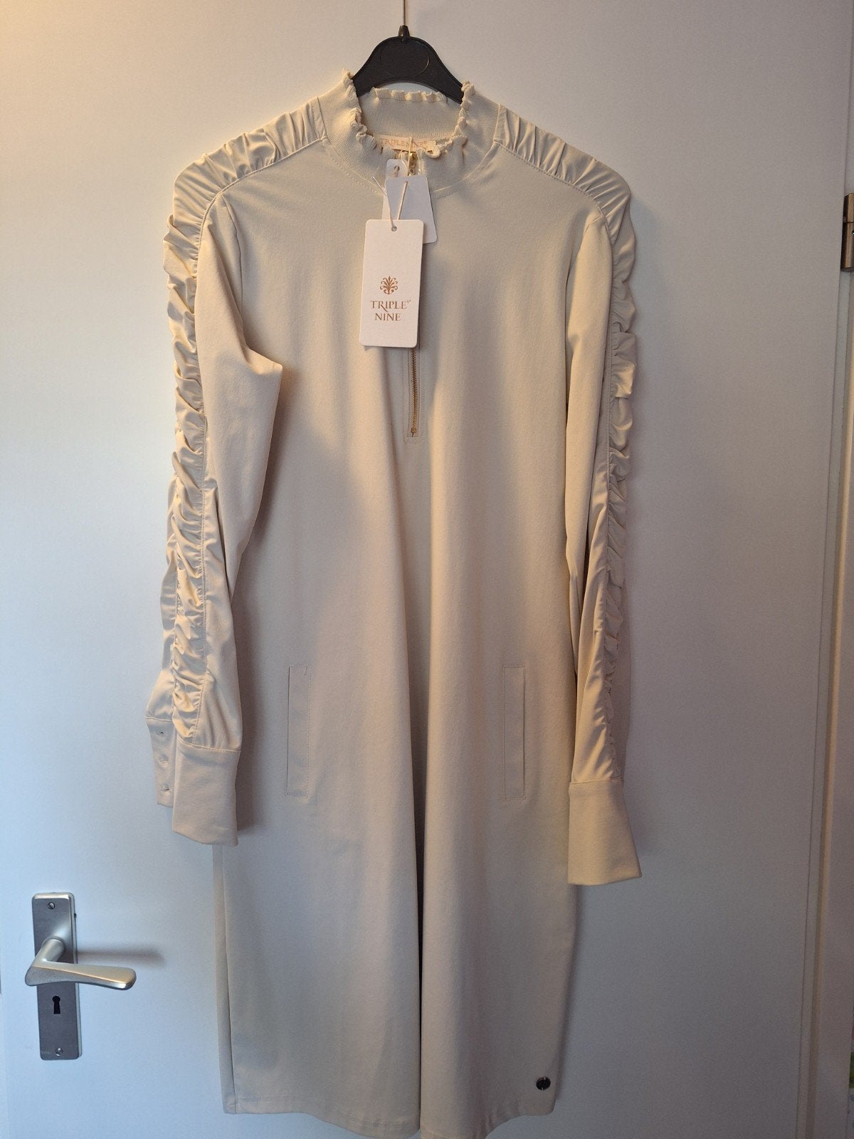 triple nine jurk beige nieuw, Beige, Triple nine, Nieuw, Ophalen of Verzenden