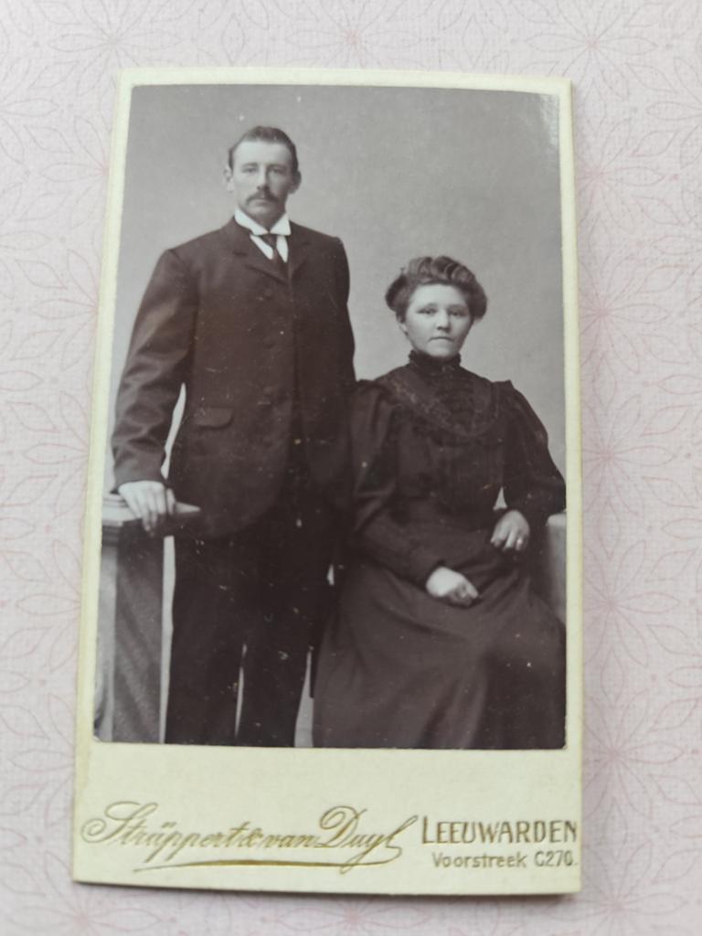 Cdv Man en Vrouw, Atelier Struppert & Van Duyl, Gebruikt, Foto, Ophalen of Verzenden, Voor 1940
