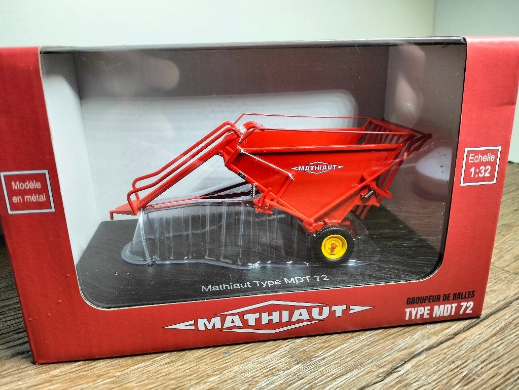 Te koop UH Mathiaut MDT 72 balenkar., Ophalen of Verzenden, Nieuw, Tractor of Landbouw, Universal Hobbies